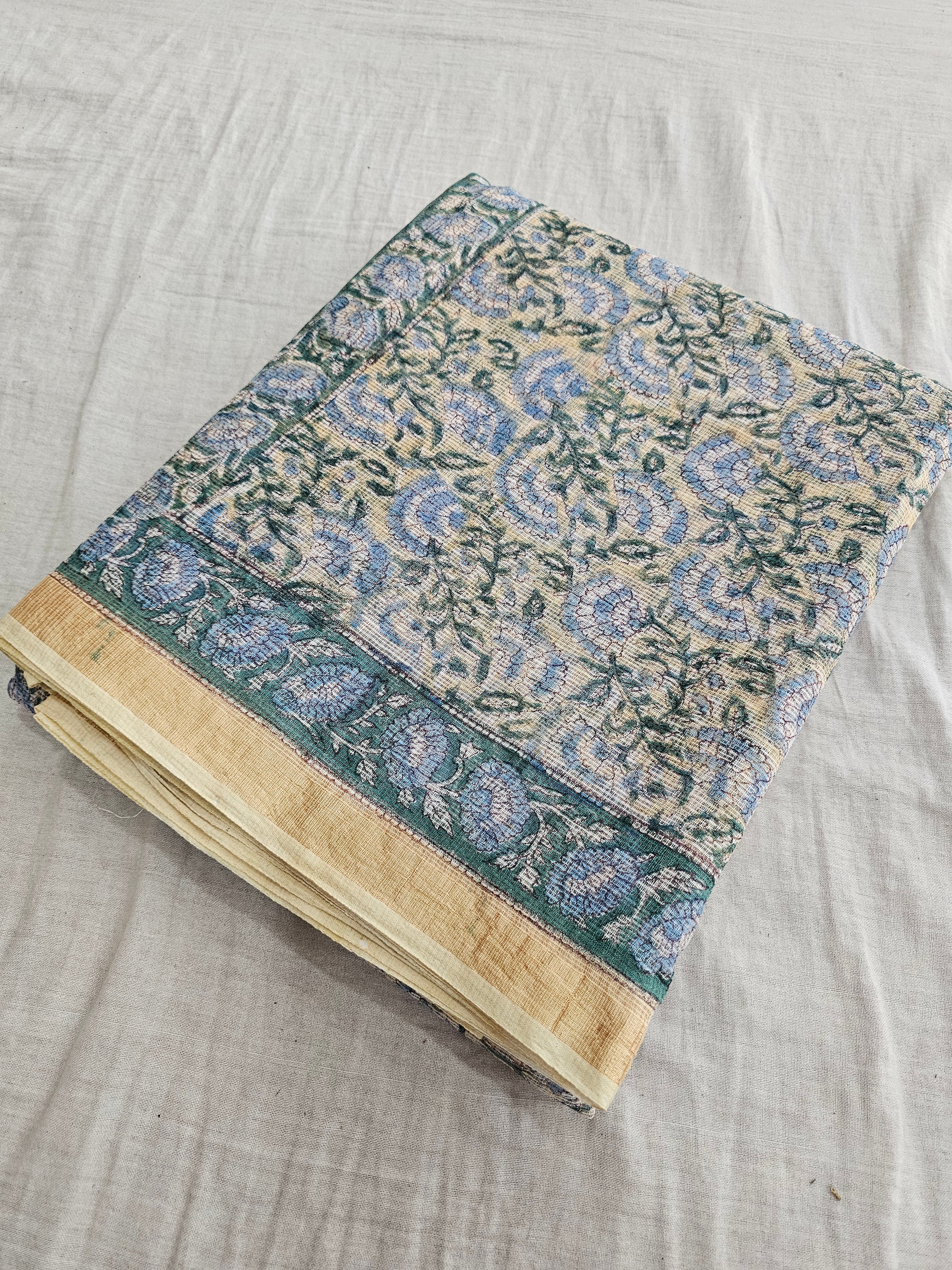 595005 शुद्ध कोटा डोरिया हैंडब्लॉक्ड प्रिंटेड साड़ी