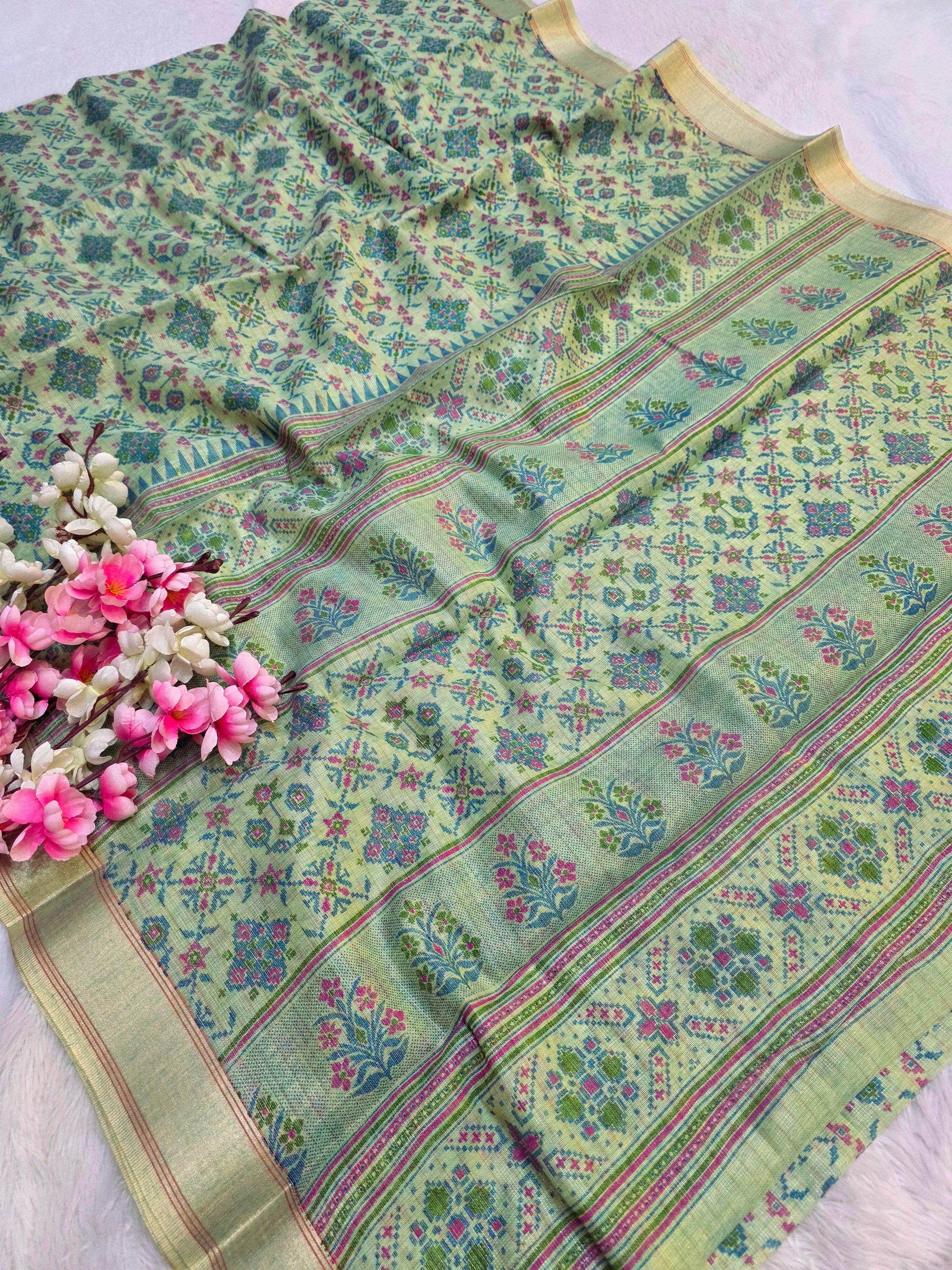 396007 टिशू कॉटन पटोला प्रिंट साड़ी - टील नीला