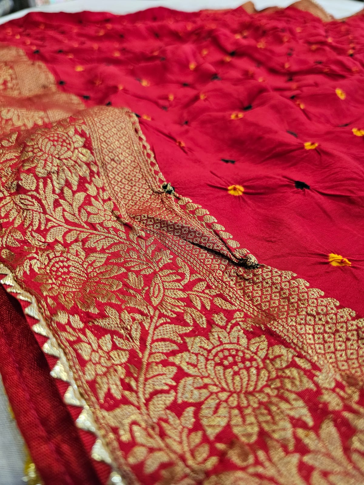 780018 Original Rajasthani Hand Bandhani Saree with Zari Work (711001) - Red