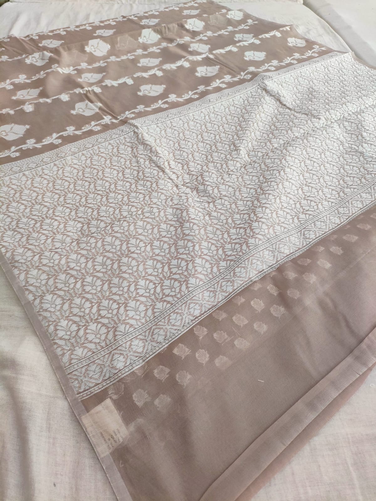 444005 Designer Organza Resham Weaving Saree