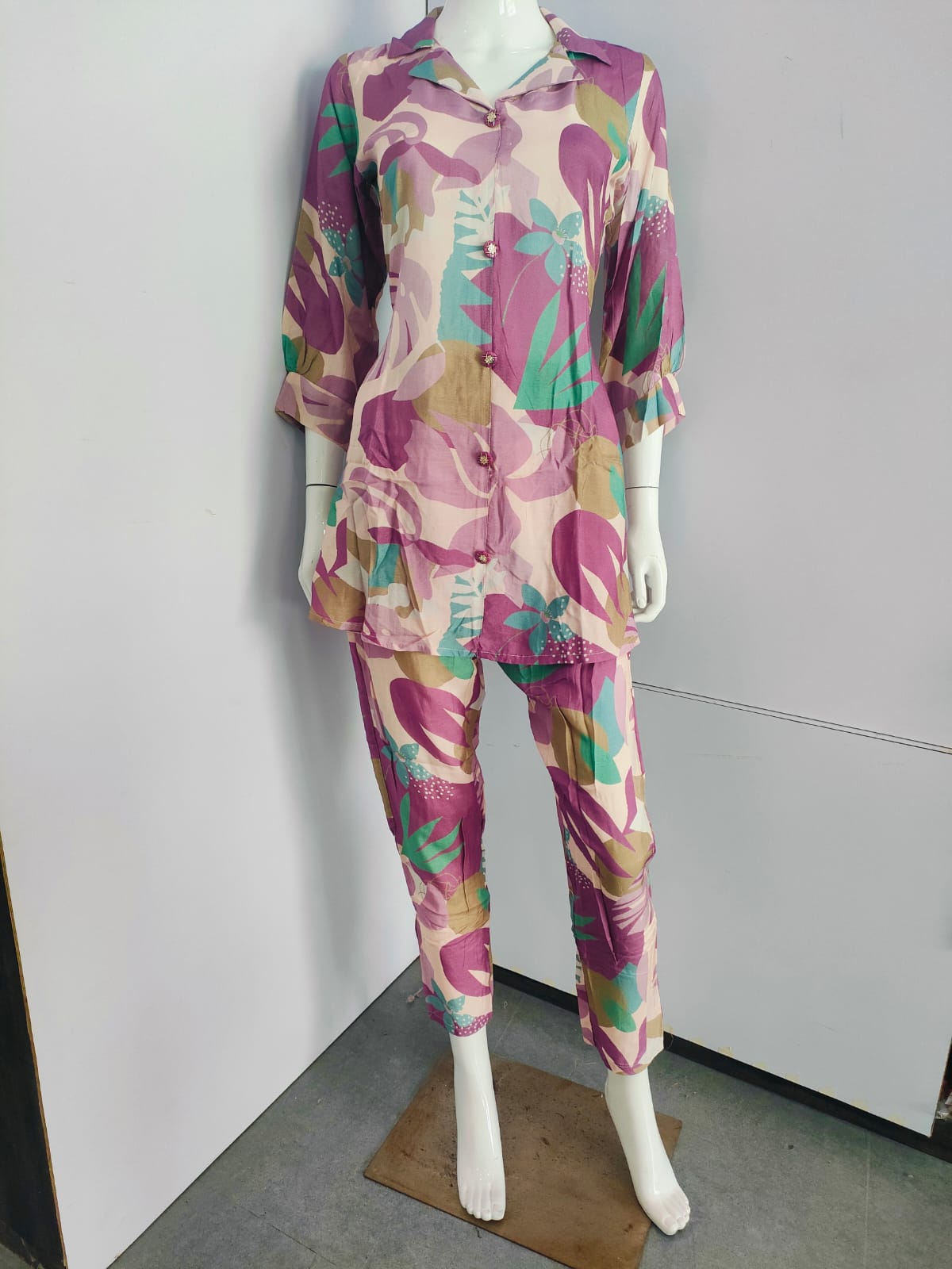 155002 स्टाइलिश फ्लावर प्रिंट को-ऑर्ड सेट