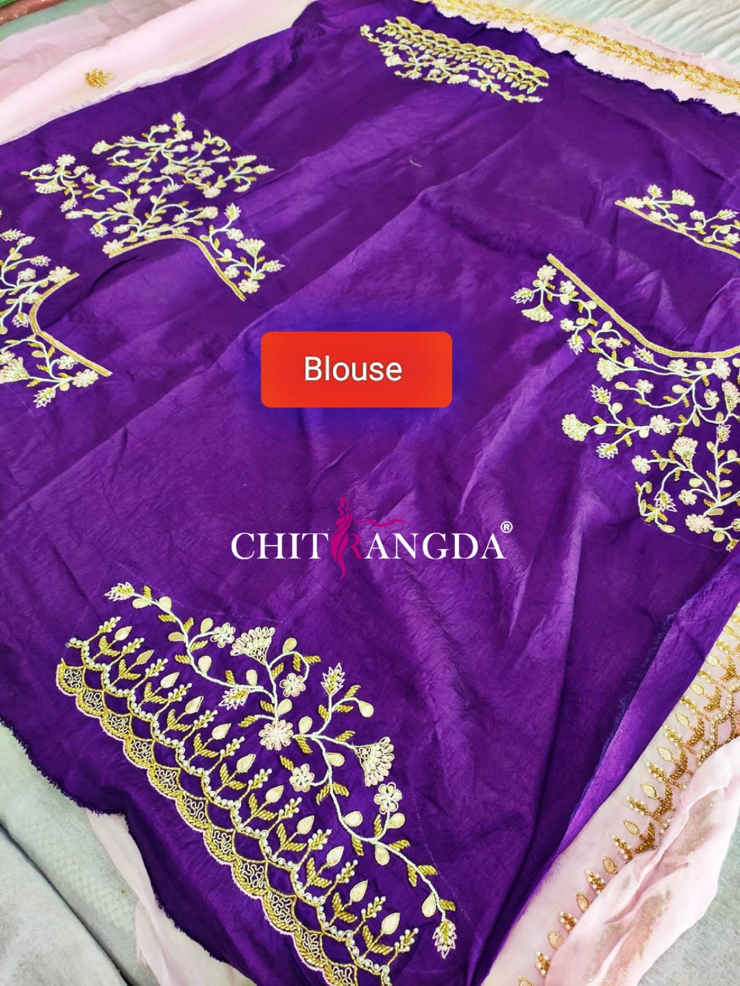 142004 कटदाना और मोती के काम वाली अनोखी डिज़ाइनर साड़ी