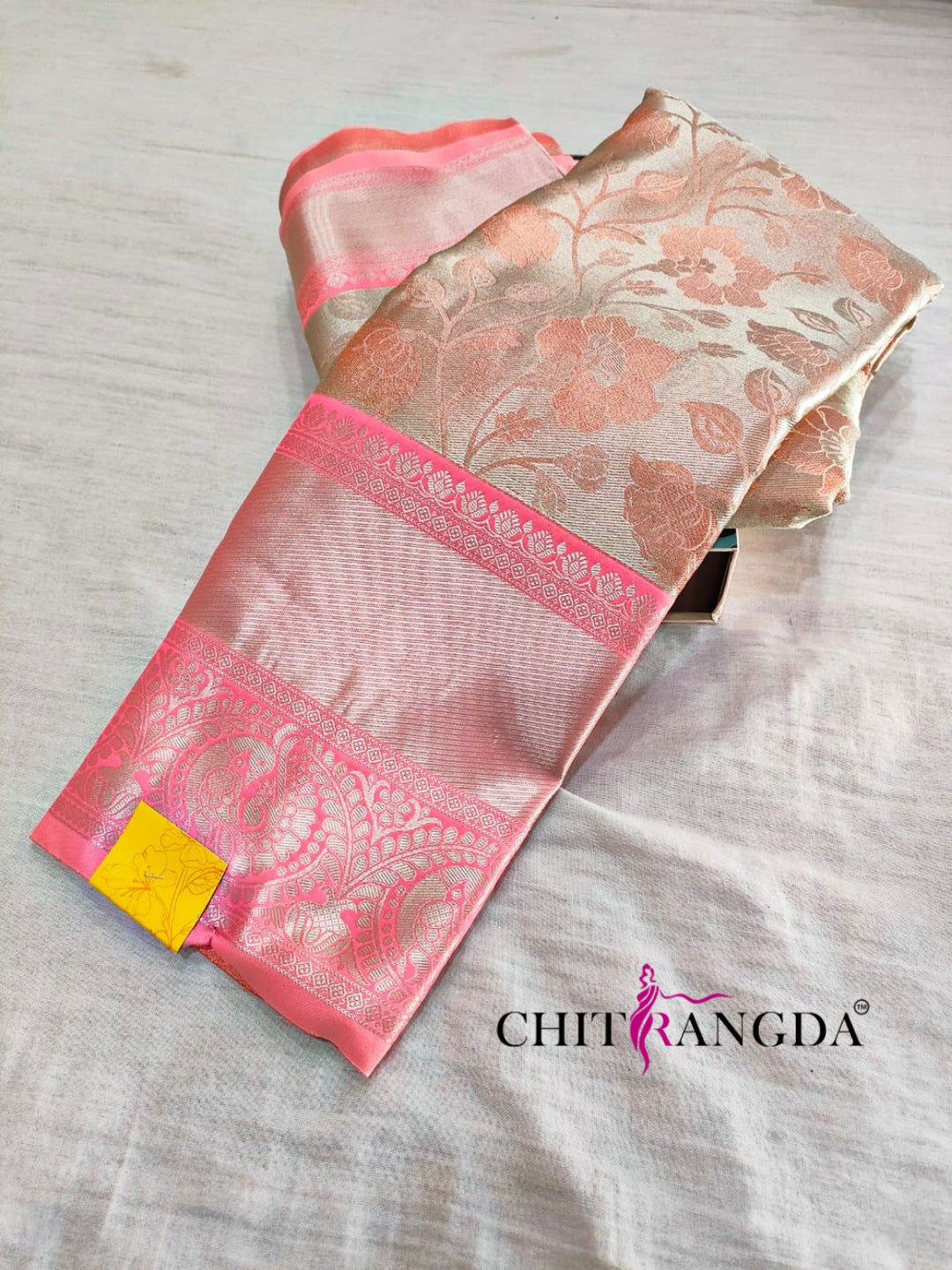123005 शुद्ध कांजीवरम सिल्क साड़ी हल्के गुलाबी और सिल्वर रंग के साथ पूरे ज़री और समृद्ध ज़री बॉर्डर के साथ