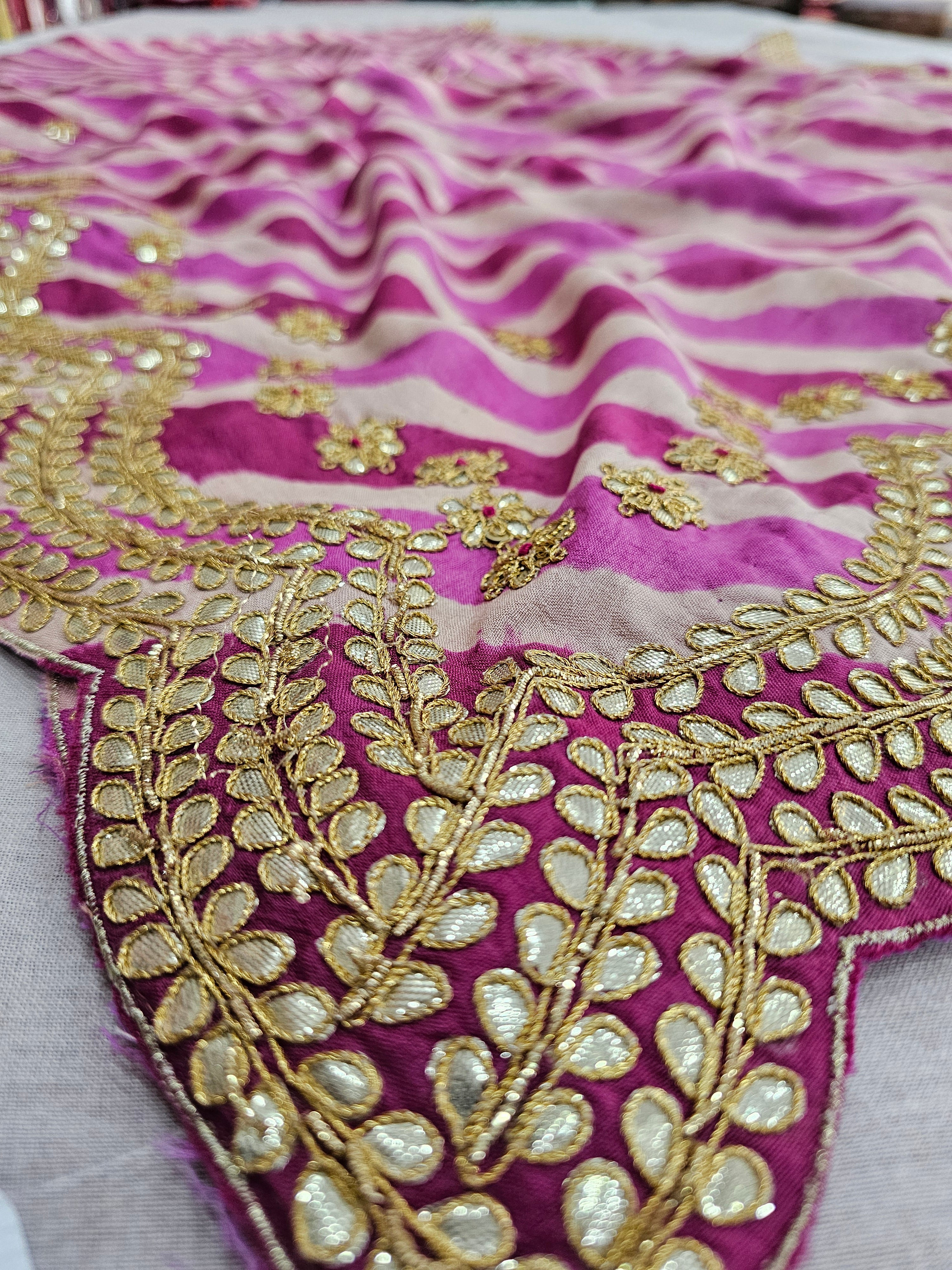 शुद्ध टसर सिल्क हाथ से बनी लेहरिया साड़ी प्रीमियम गोटापट्टी वर्क के साथ - 8837