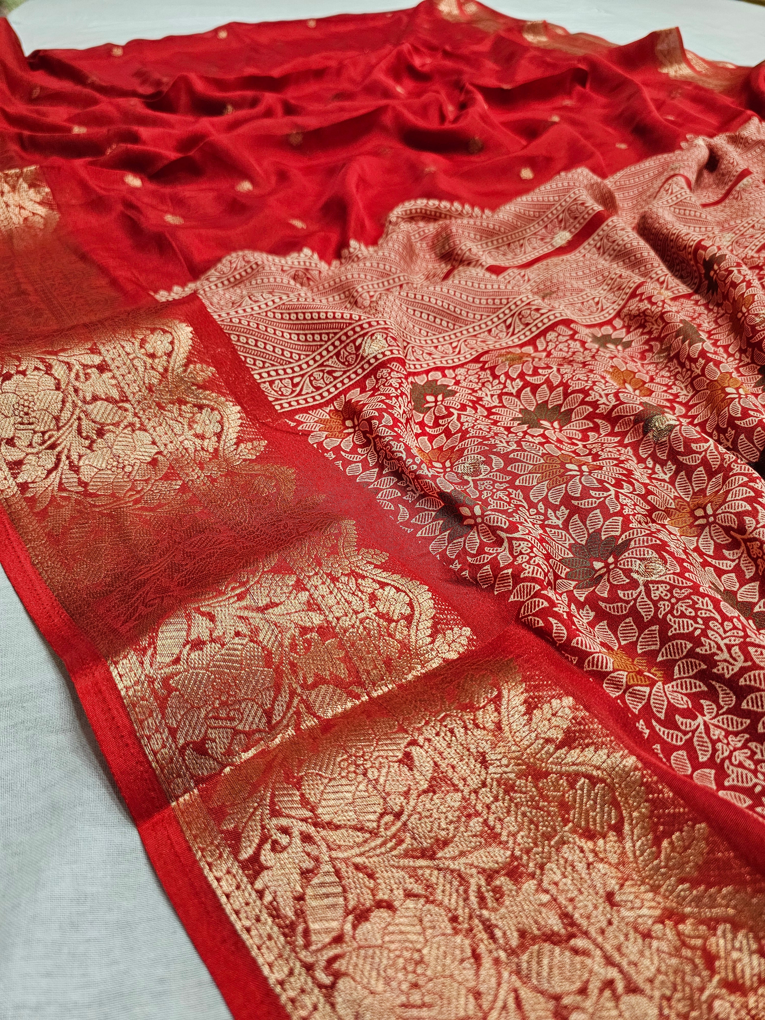 9234 Beautiful Soft Silk Zari Weaving Red Saree With Printed Pallu