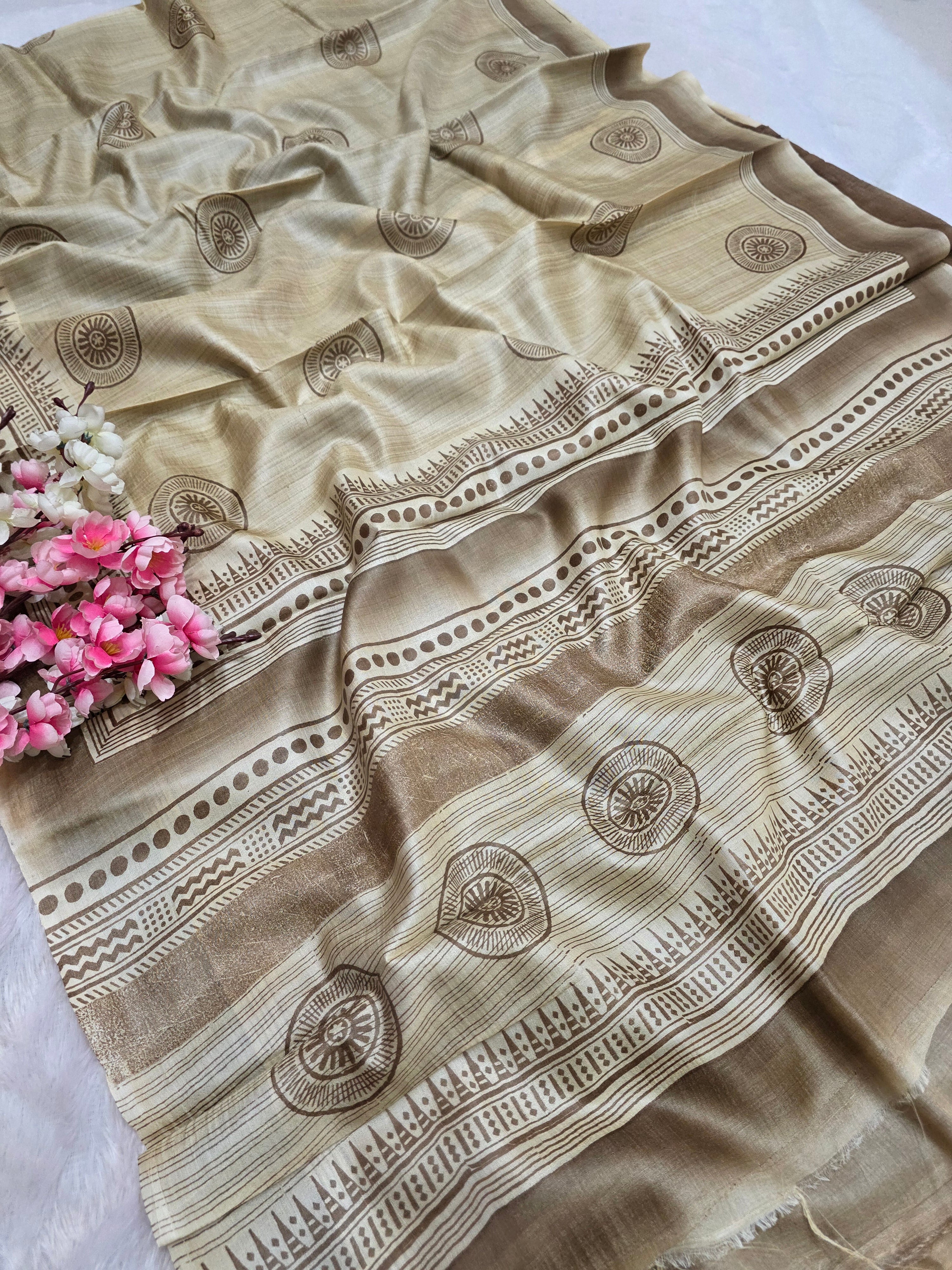 834002 Pure Tusser Silk Hand Print Designer Saree