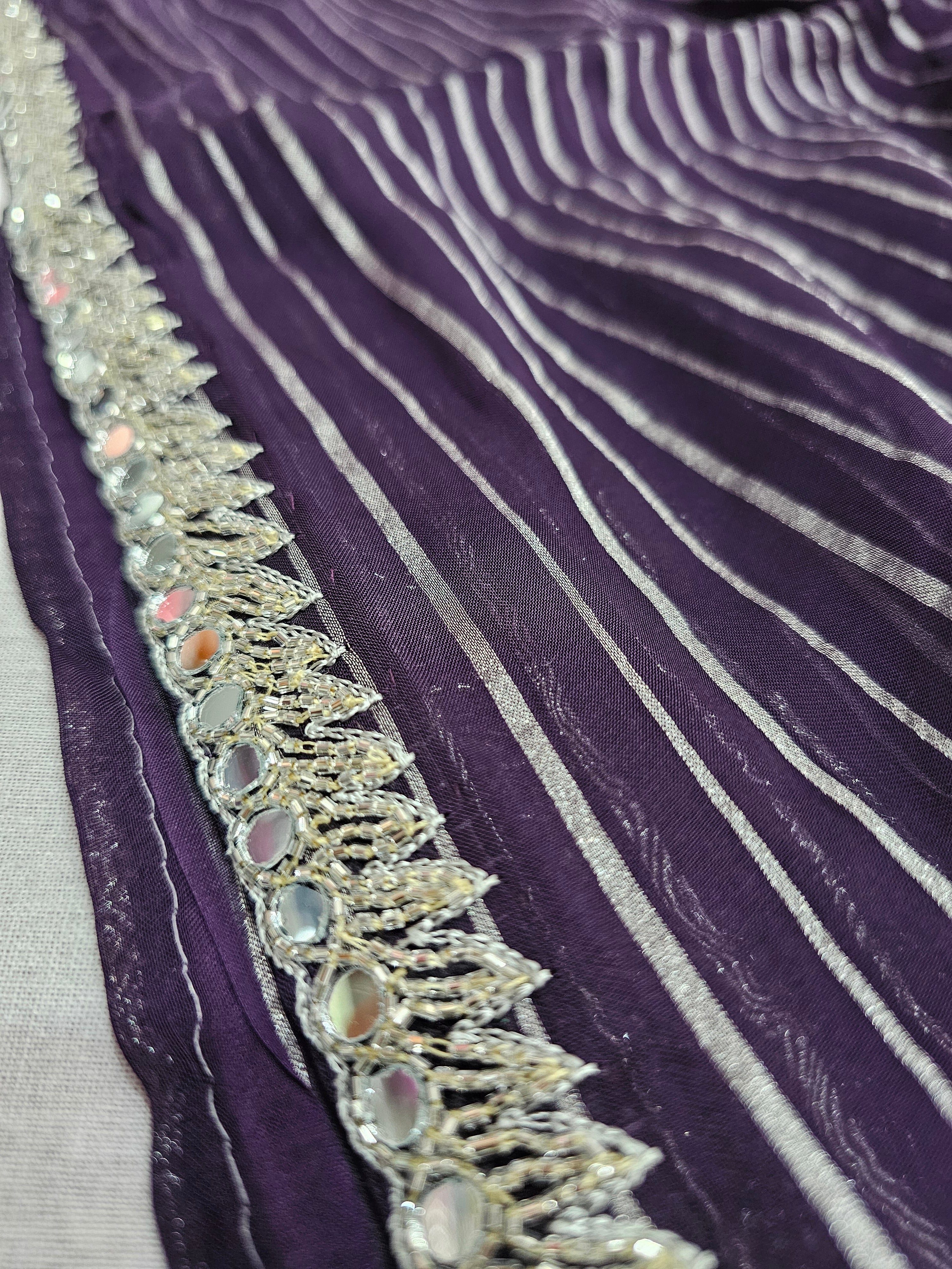 शुद्ध ऑर्गेना पार्टी वियर साड़ी हेवी स्टिच्ड ब्लाउज और डिजाइनर हैंडवर्क बेल्ट के साथ 139005