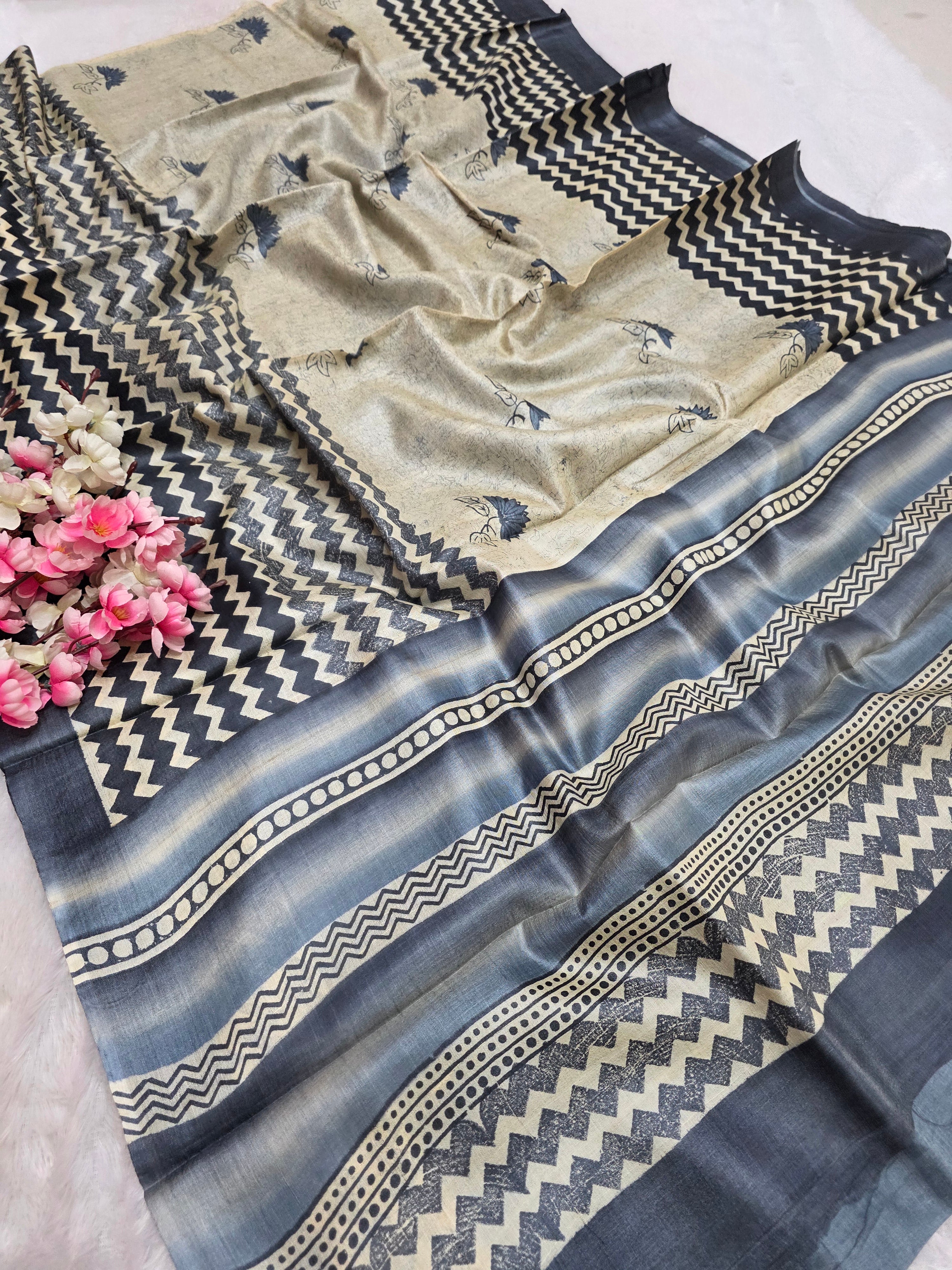 834001 Pure Tusser Silk Hand Print Designer Saree