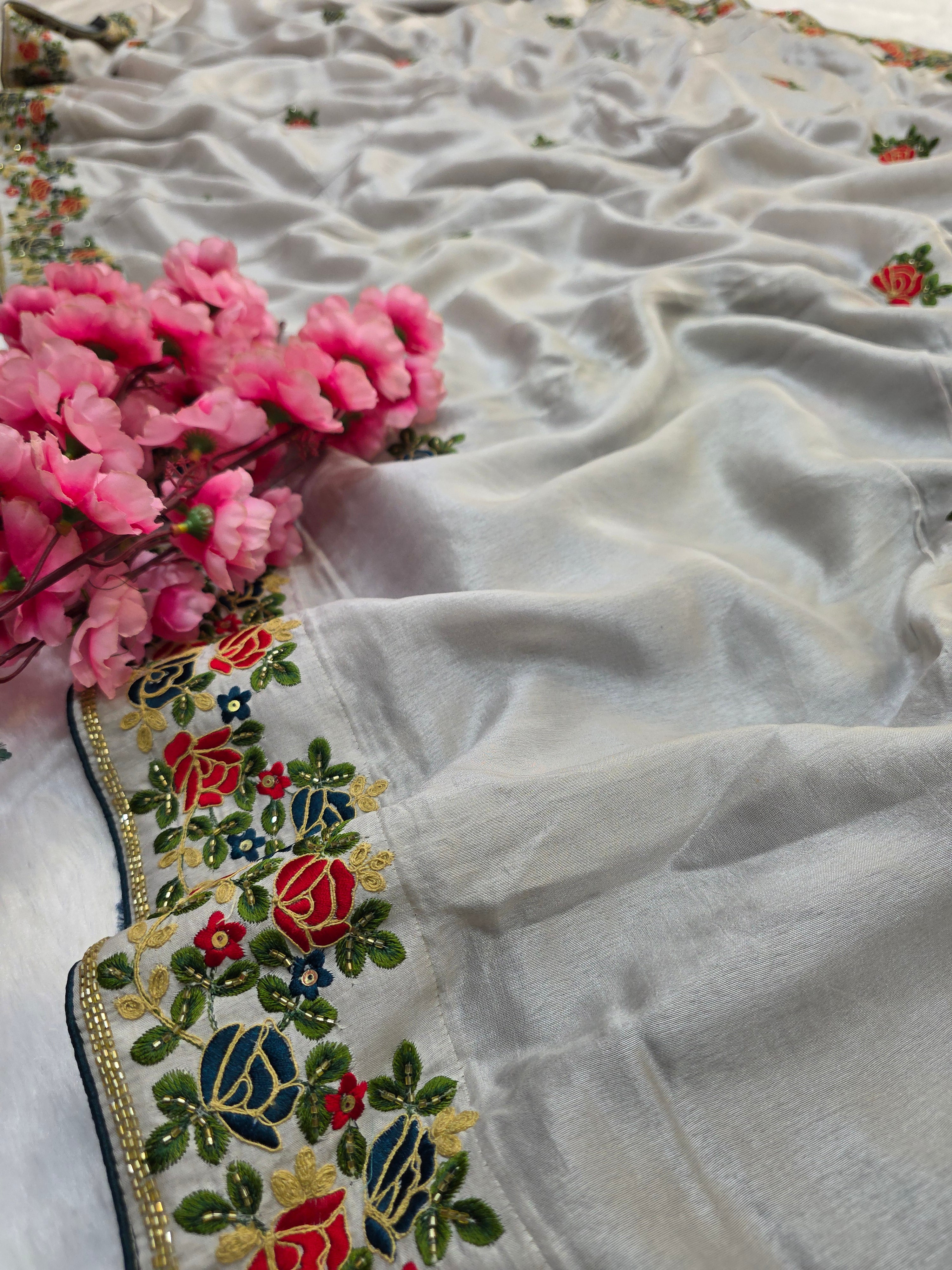 157001 शुद्ध रूसी सिल्क पार्टी वियर डिजाइनर साड़ी भारी कटदाना काम के साथ