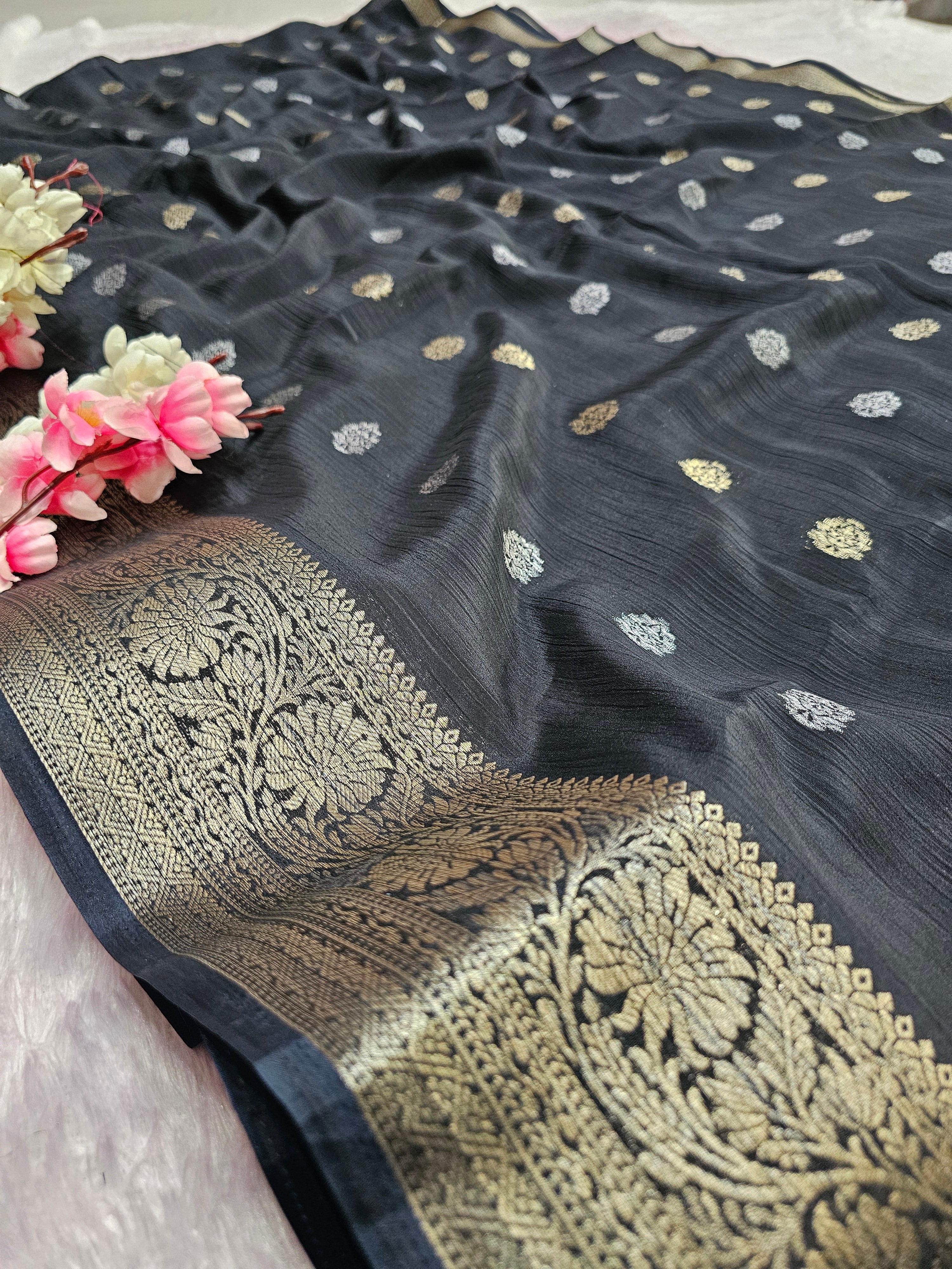 994003 Beautiful Soft Wrinkle Chinon Silk Zari Weaving Saree With Printed Pallu - Black