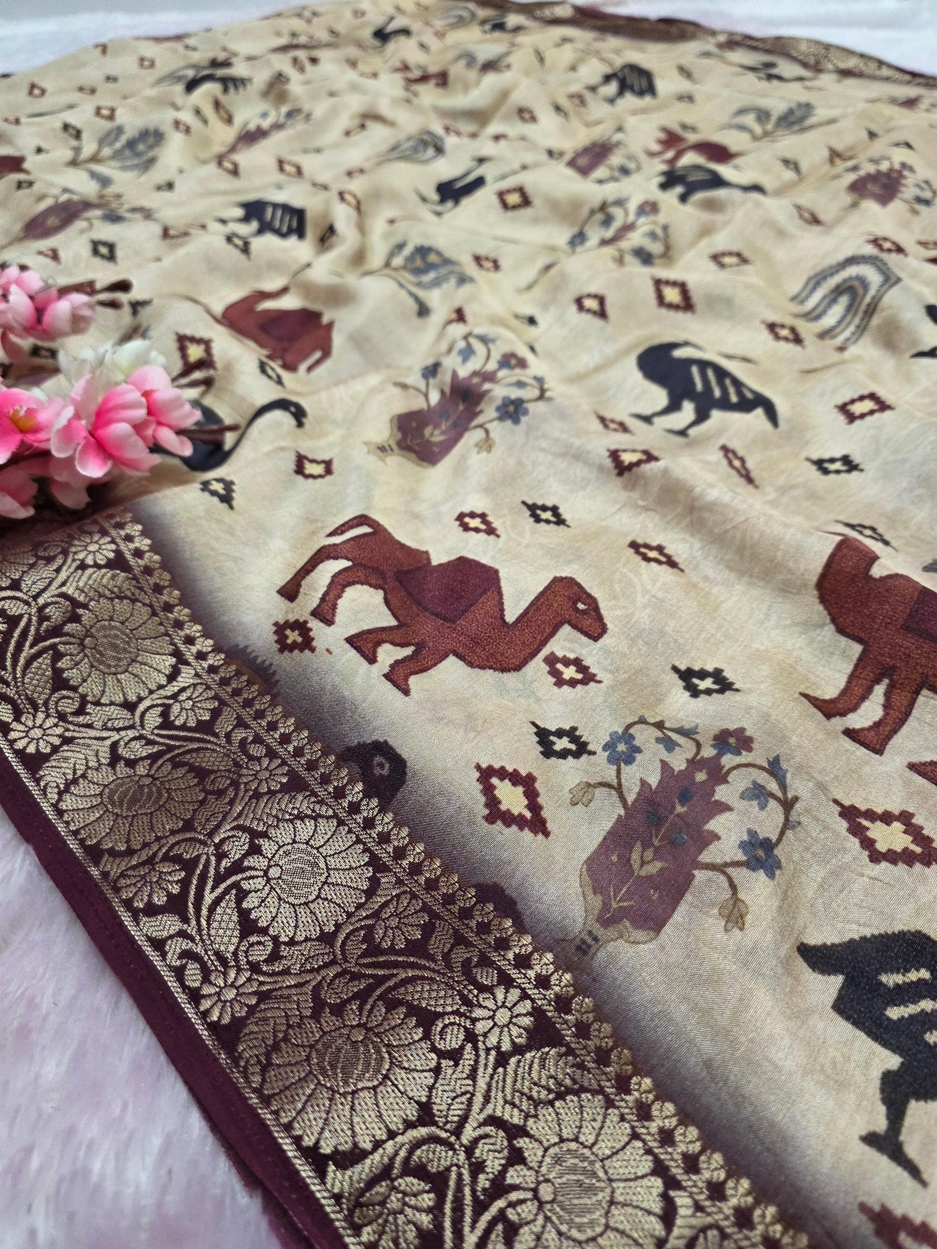 103204 Exclusive Pure Maslin Silk Traditional Print Saree with Zari Weaving Border