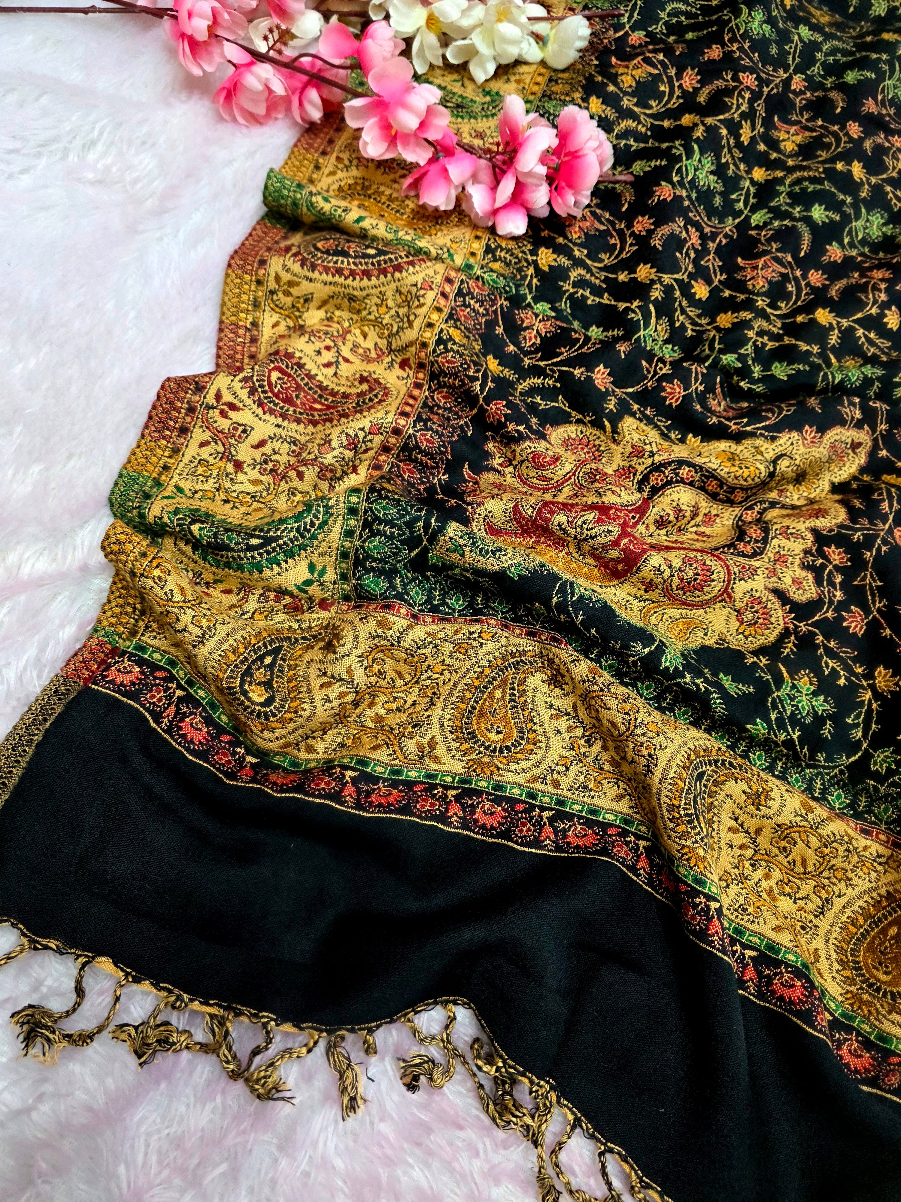 10404 Very Soft and Worm Woolen Pashmina Shawl