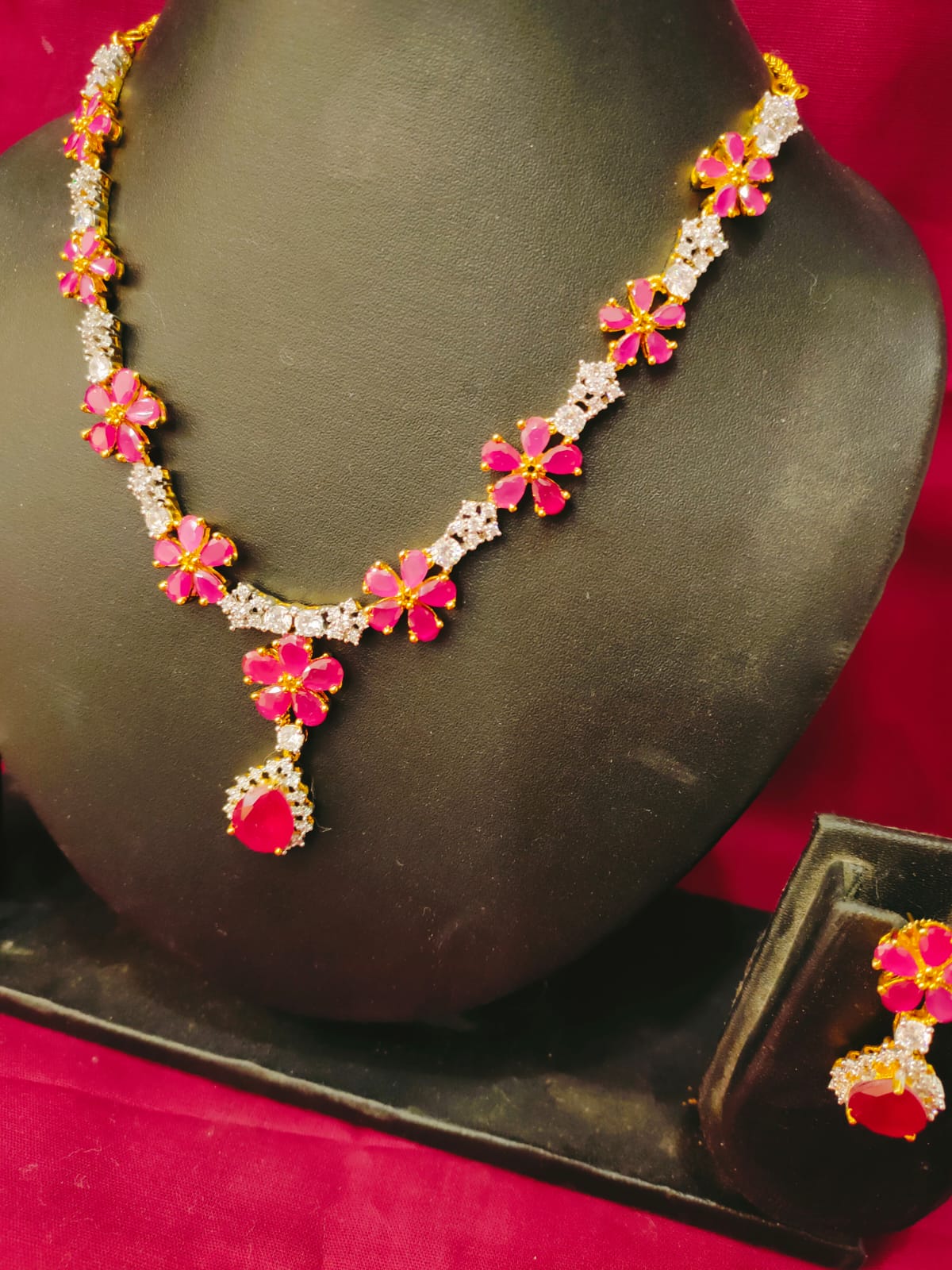 महिलाओं के लिए ग्लैमरस वेडिंग ज्वेलरी