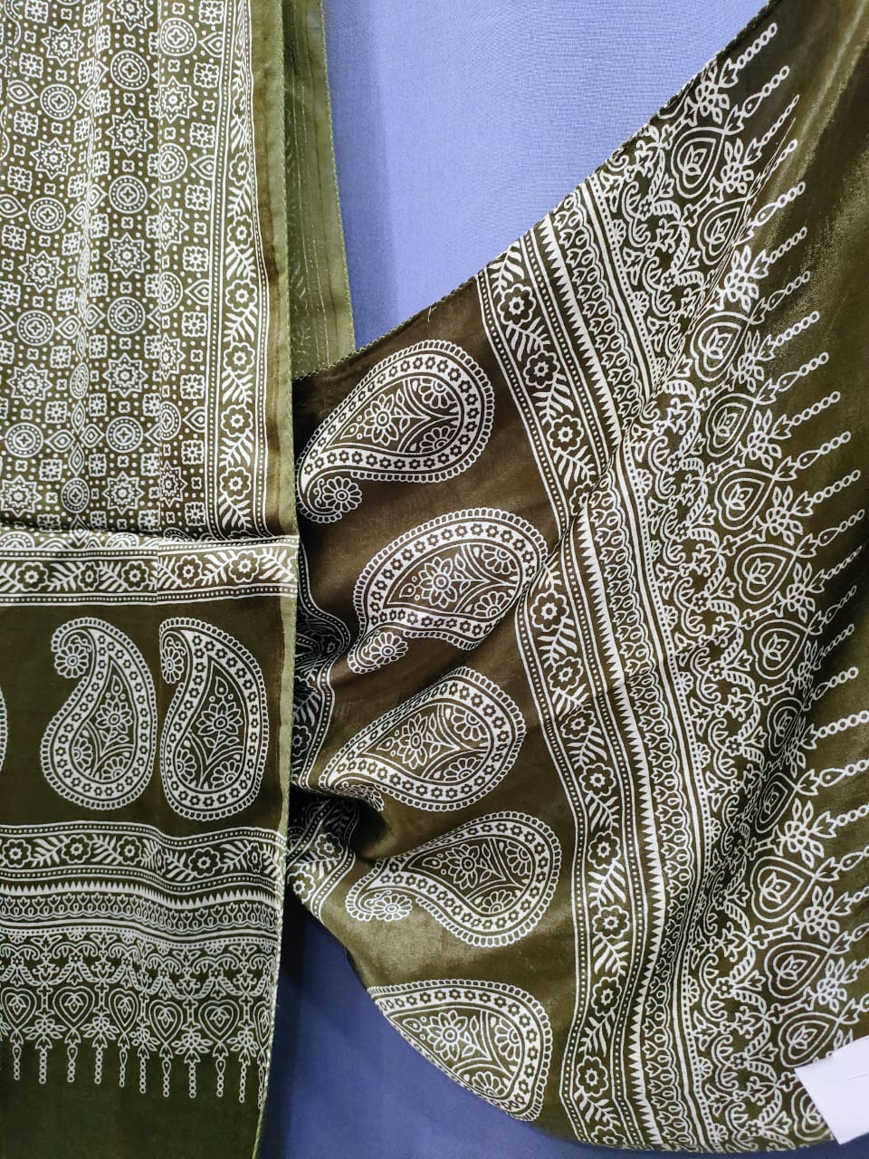 392001 गज्जी सिल्क अजरख स्टोल - हरा 1052