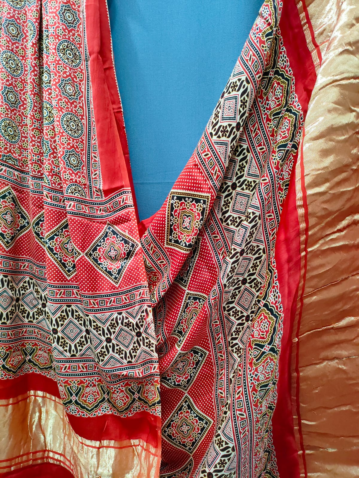 144009 शुद्ध मॉडल सिल्क अजरख दुपट्टा ज़री वर्क के साथ