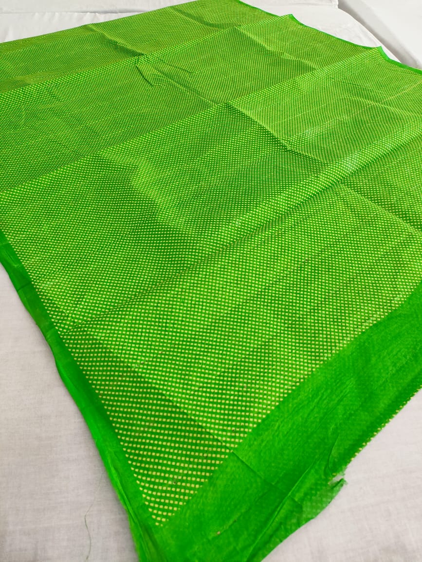 413008 शुद्ध कॉटन ब्लॉक प्रिंटेड मोथरा लेहरिया साड़ी