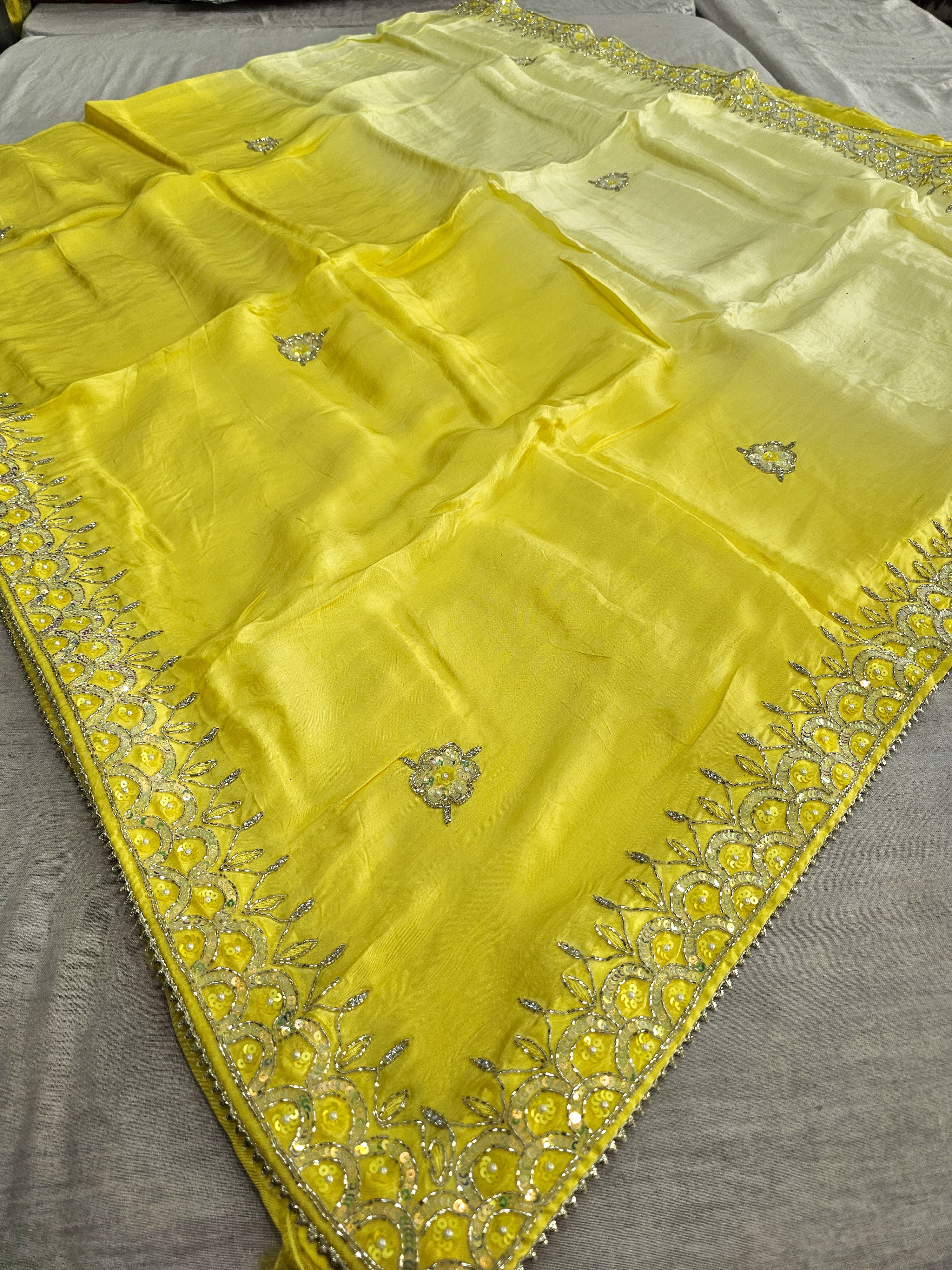 164003 शुद्ध ओपरा सिल्क डिजाइनर छायांकित साड़ी भारी कटदाना और अनुक्रम हाथ के काम के साथ - पीला 126001 