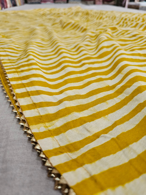 593005 Pure Soft Cotton Batik Printed Saree  ( yellow )
