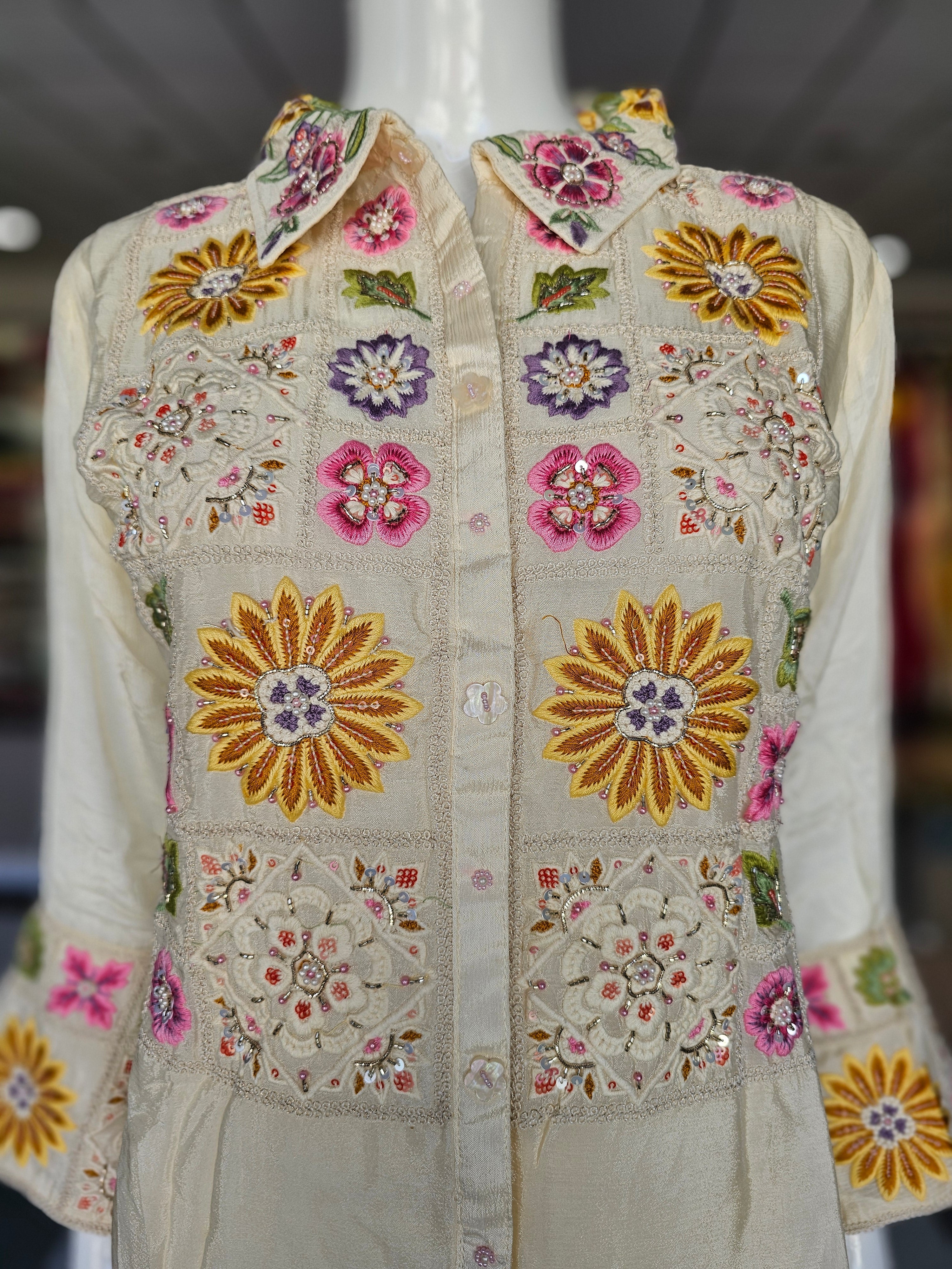 1662 प्रीमियम गज्जी सिल्क बंधनी शेडेड गाउन गज्जी सिल्क दुपट्टे के साथ 