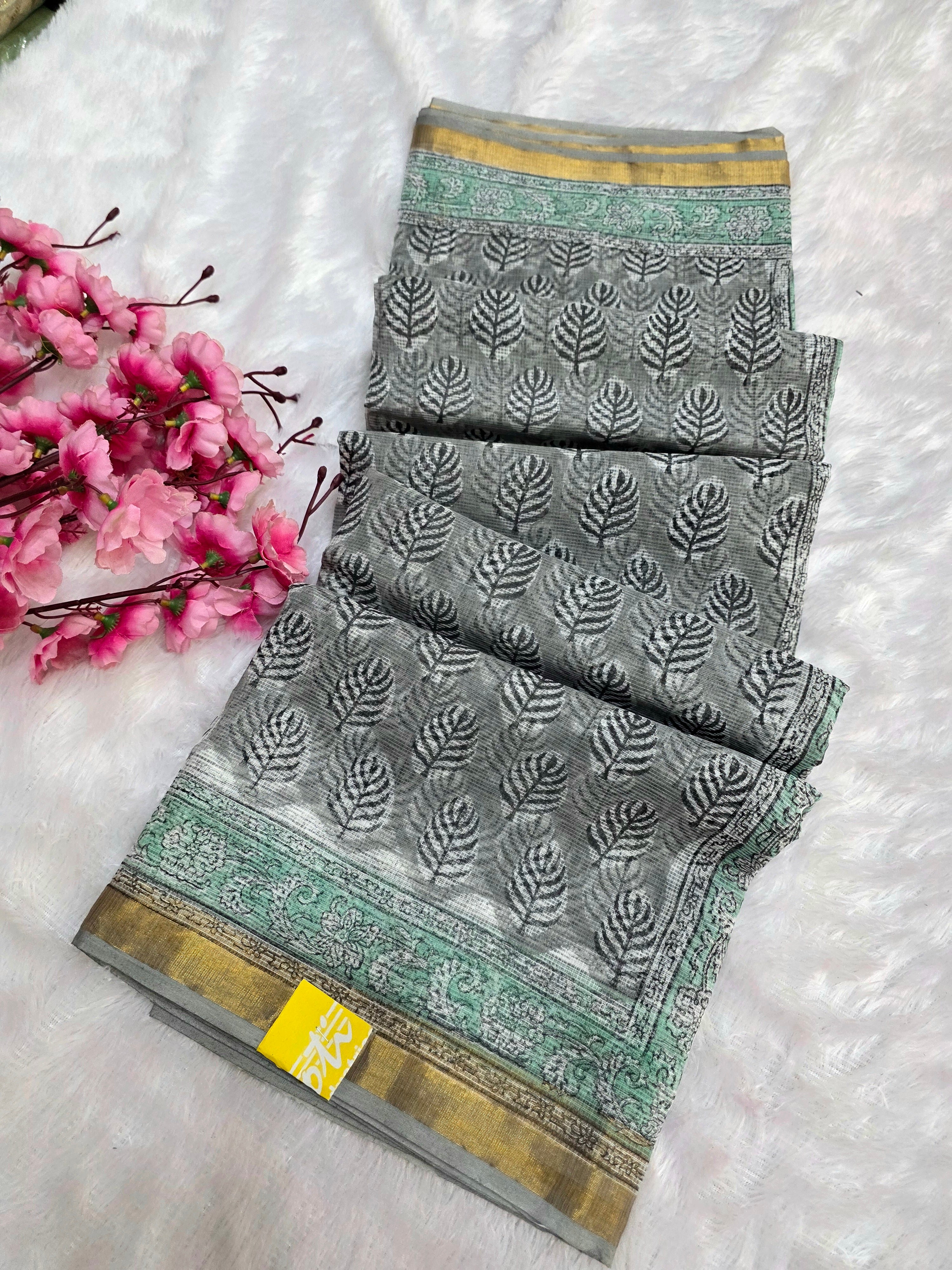 595002 शुद्ध कोटा डोरिया हैंडब्लॉक्ड प्रिंटेड साड़ी 