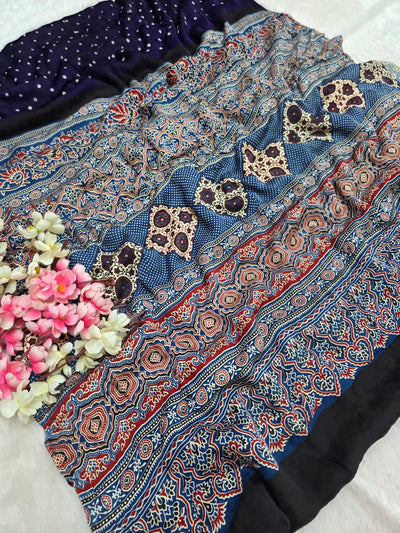 143001 मॉडल सिल्क अजरख साड़ी हाथ बांधनी के साथ - बैंगन नीला 