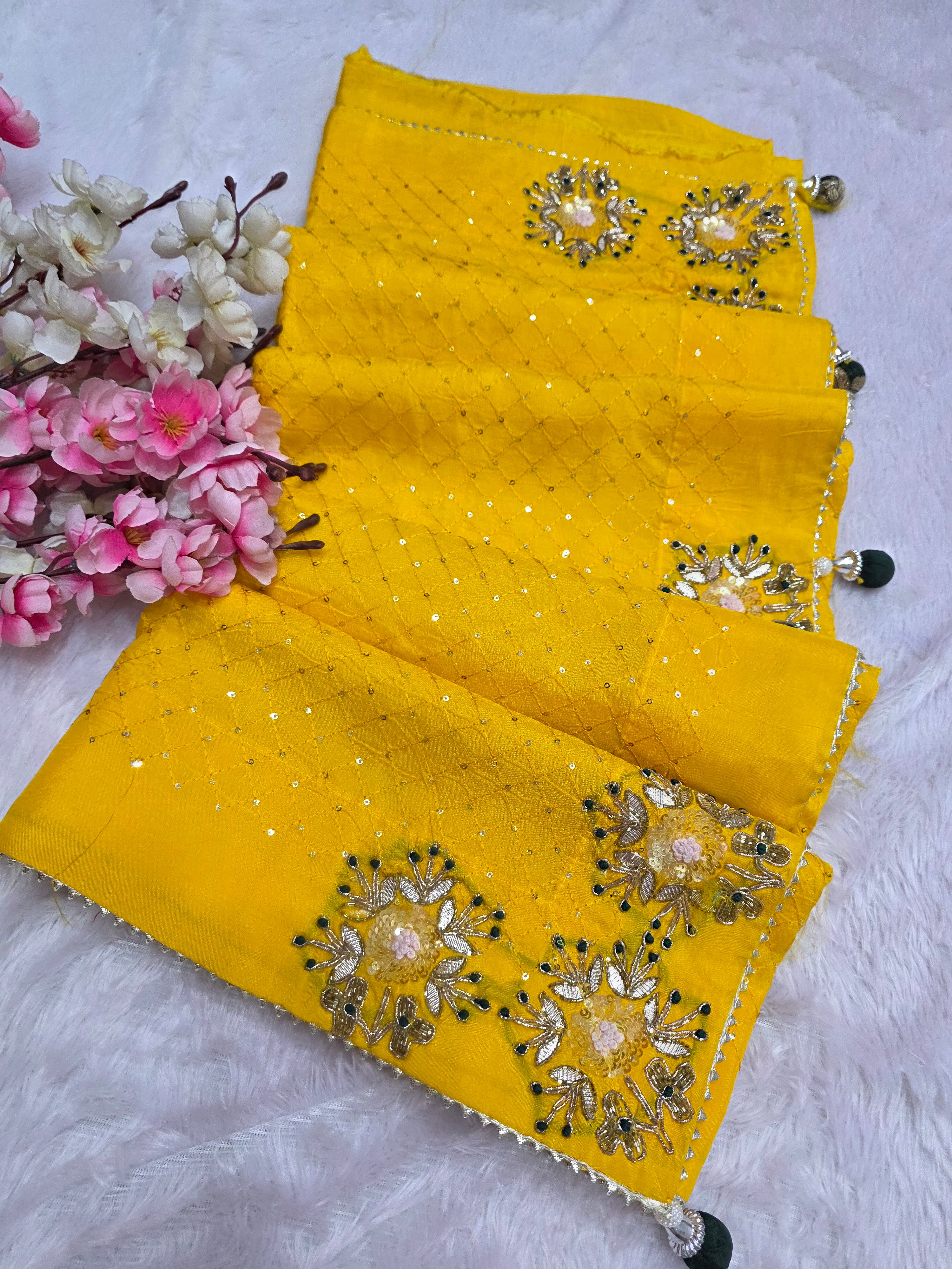 157005 शुद्ध रूसी सिल्क पार्टी वियर डिजाइनर साड़ी भारी कटदाना और अनुक्रम कार्य के साथ 