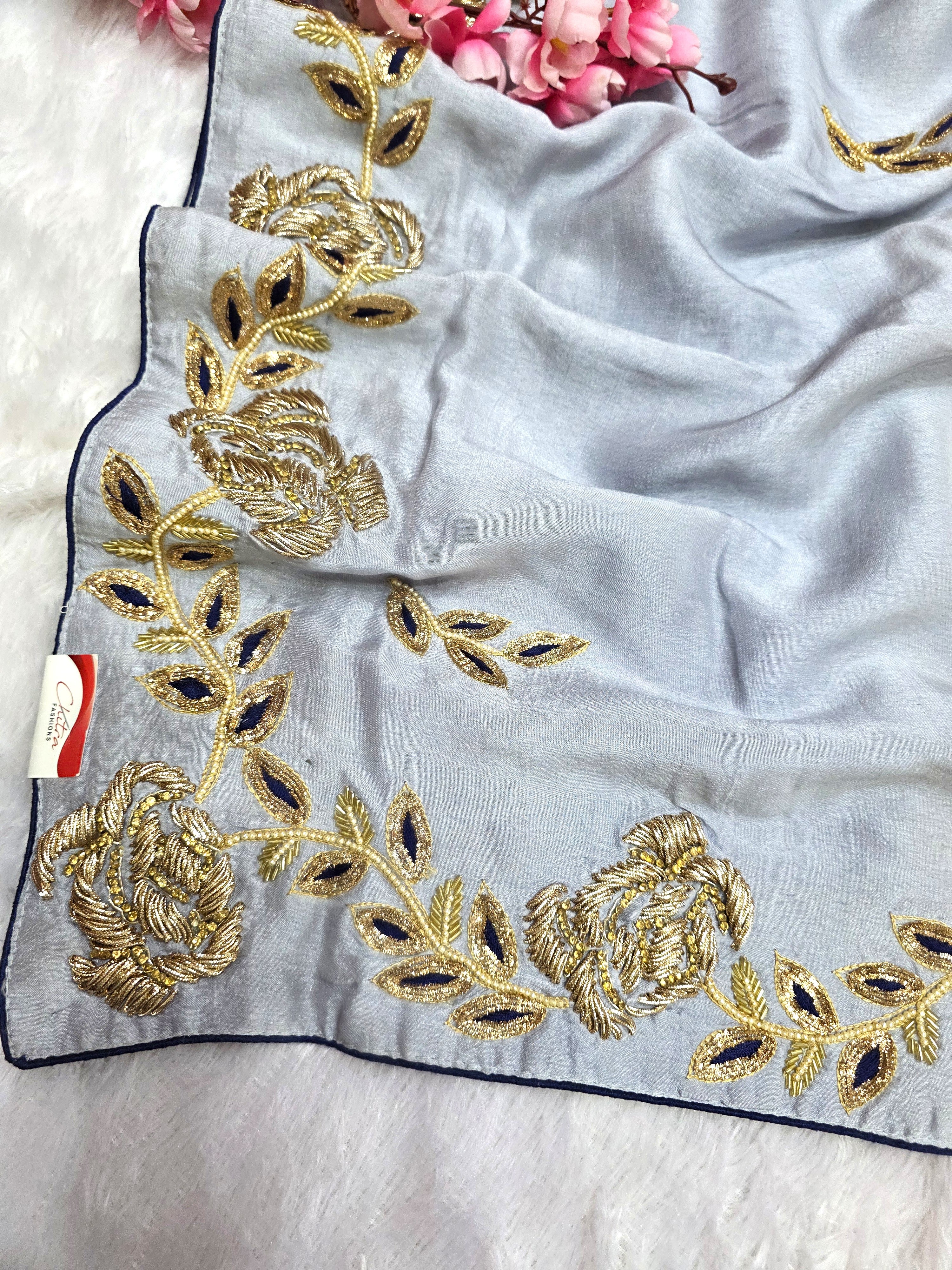 159001 शुद्ध रूसी सिल्क साड़ी, बॉर्डर और पूरी साड़ी पर अद्वितीय और भारी हाथ का काम 