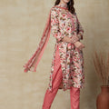 फ्लोरल प्रिंटेड और कढ़ाई वाला स्ट्रेट फिट कुर्ता पैंट और दुपट्टे के साथ - गुलाबी 