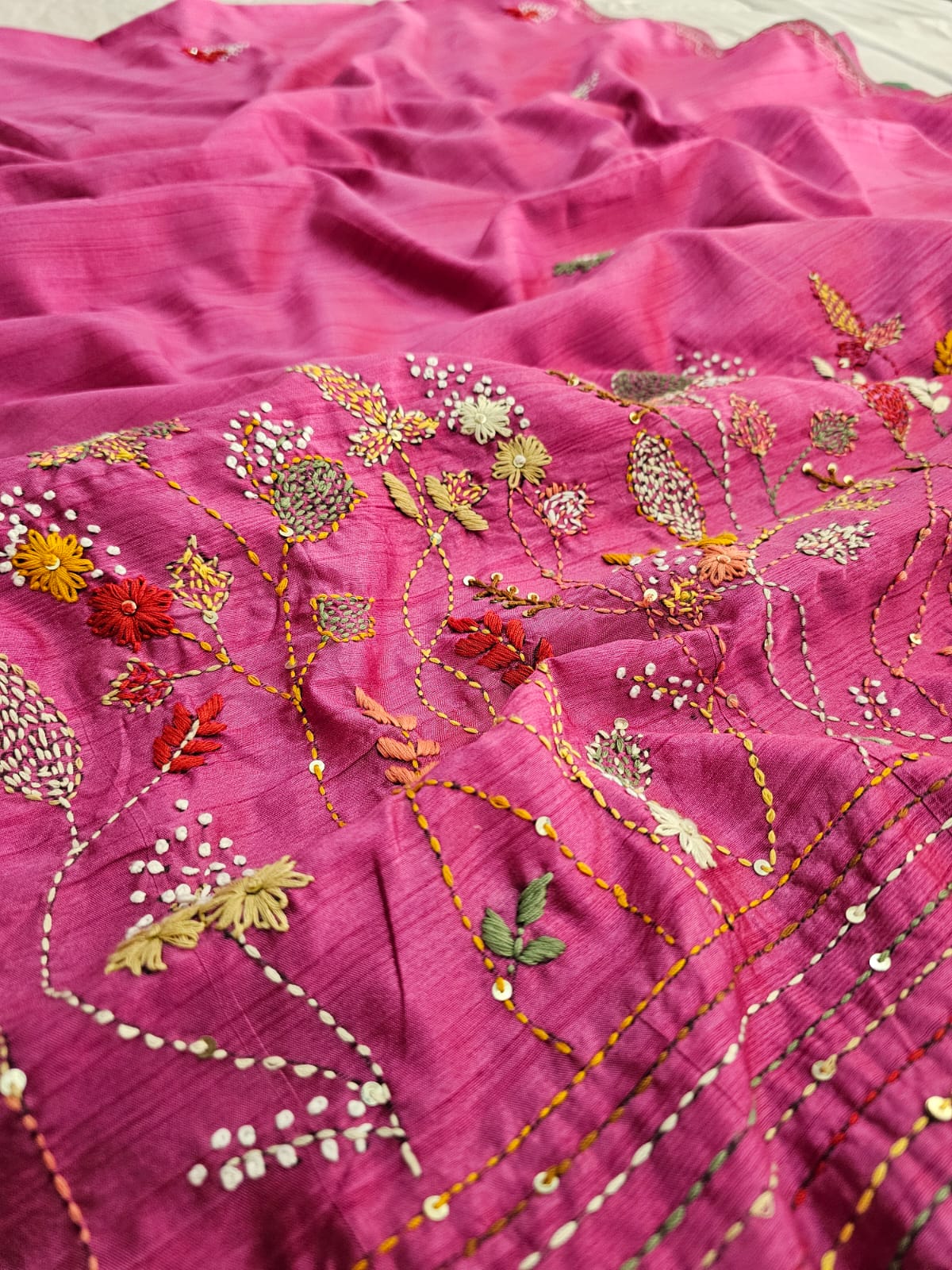 शुद्ध टसर सिल्क हाथ से बनी लेहरिया साड़ी प्रीमियम गोटापट्टी वर्क के साथ - 8837