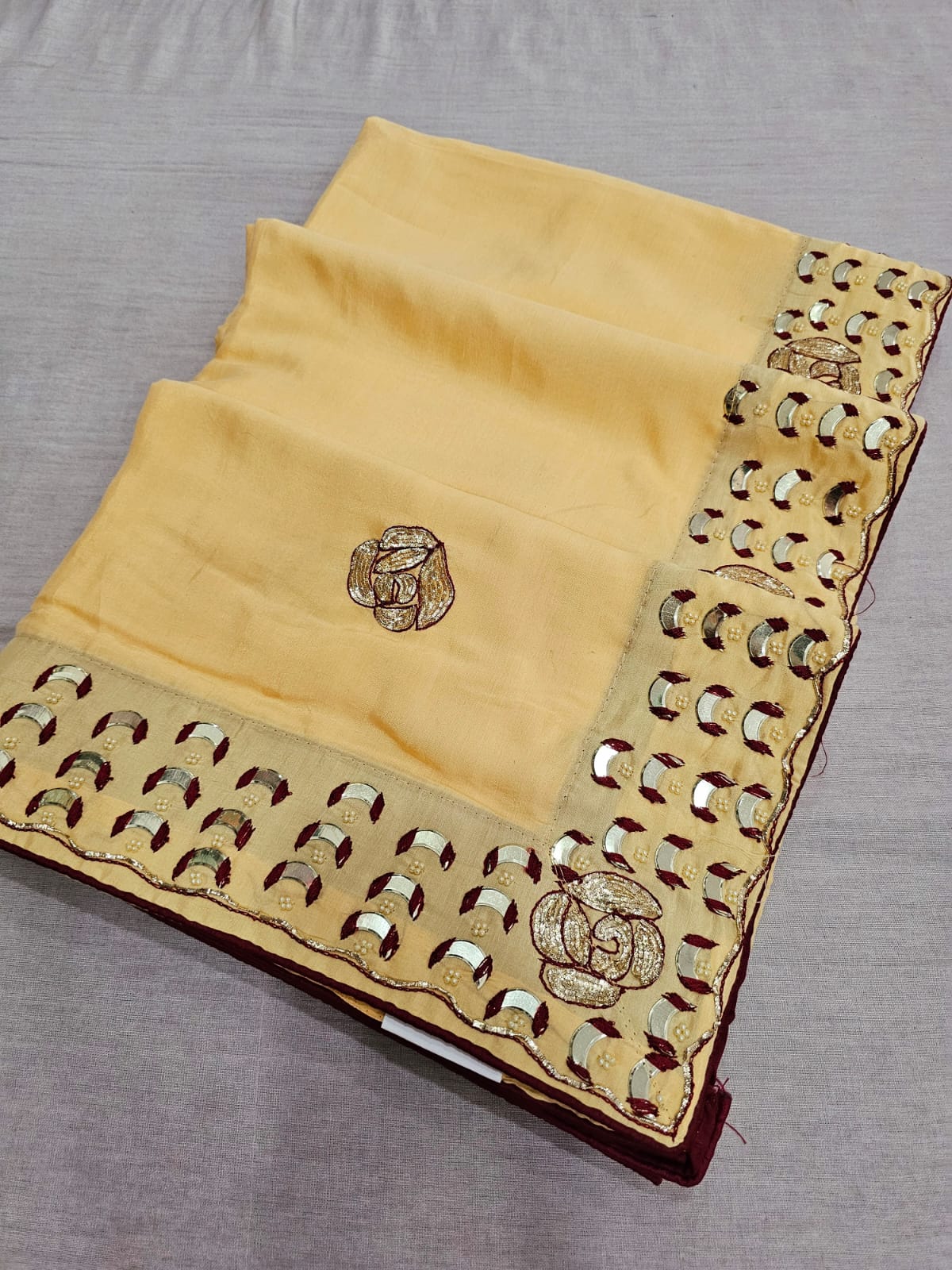 647006 डिज़ाइनर मसलिन सिल्क साड़ी डिज़ाइनर वर्क के साथ - पीला 