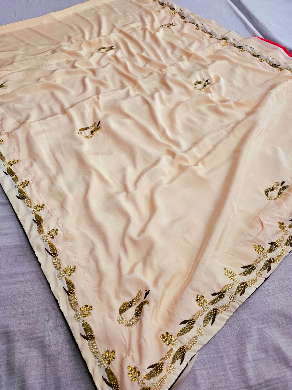 656004 डिजाइनर शुद्ध क्रेप सिल्क साड़ी करधना काम के साथ - पीच