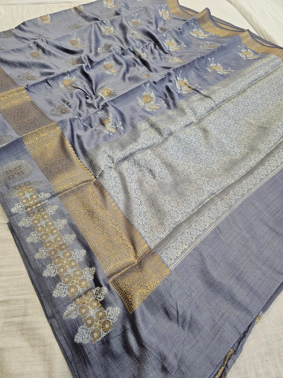 C73007 Pure Soft Banarasi Silk Saree With Gold and Silver Zari Weaving