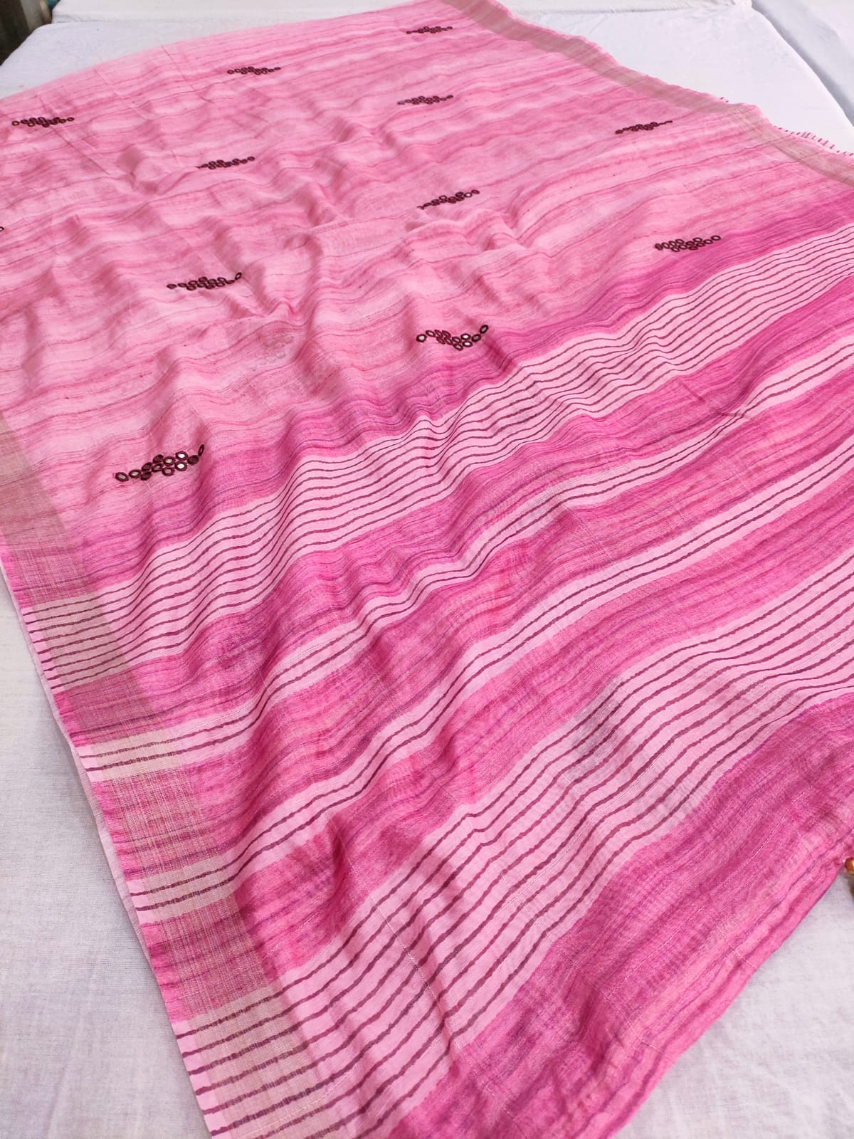 783010 Pure Linen Saree with Embroidery (461002 )