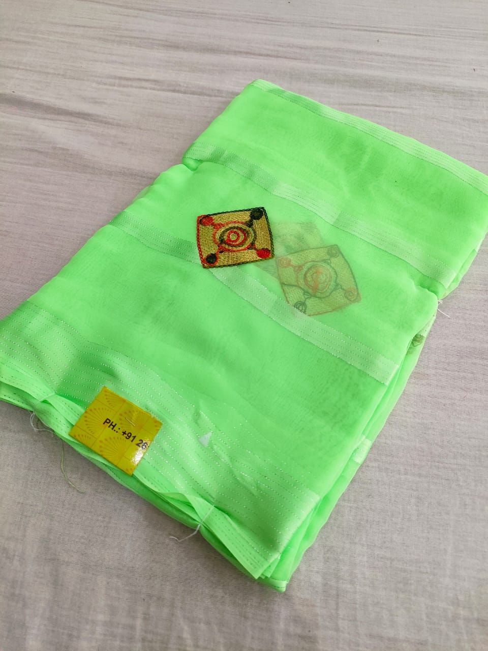 484002 ज़री कढ़ाई और साटन पट्टियों के साथ डिज़ाइनर फैंसी साड़ी - हल्का हरा