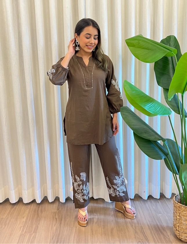 614006 शुद्ध मलमल कॉटन हाथ से पेंट किया हुआ कॉर्ड सेट 