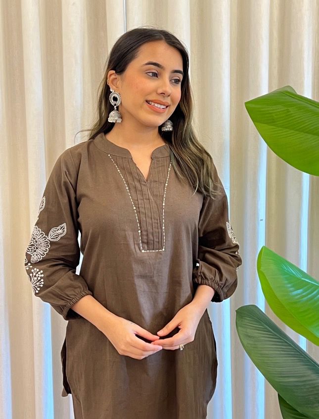 614006 शुद्ध मलमल कॉटन हाथ से पेंट किया हुआ कॉर्ड सेट 