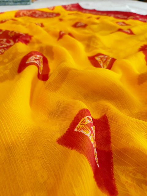 560005 Red and Yellow Pila Bandhani Saree 389003