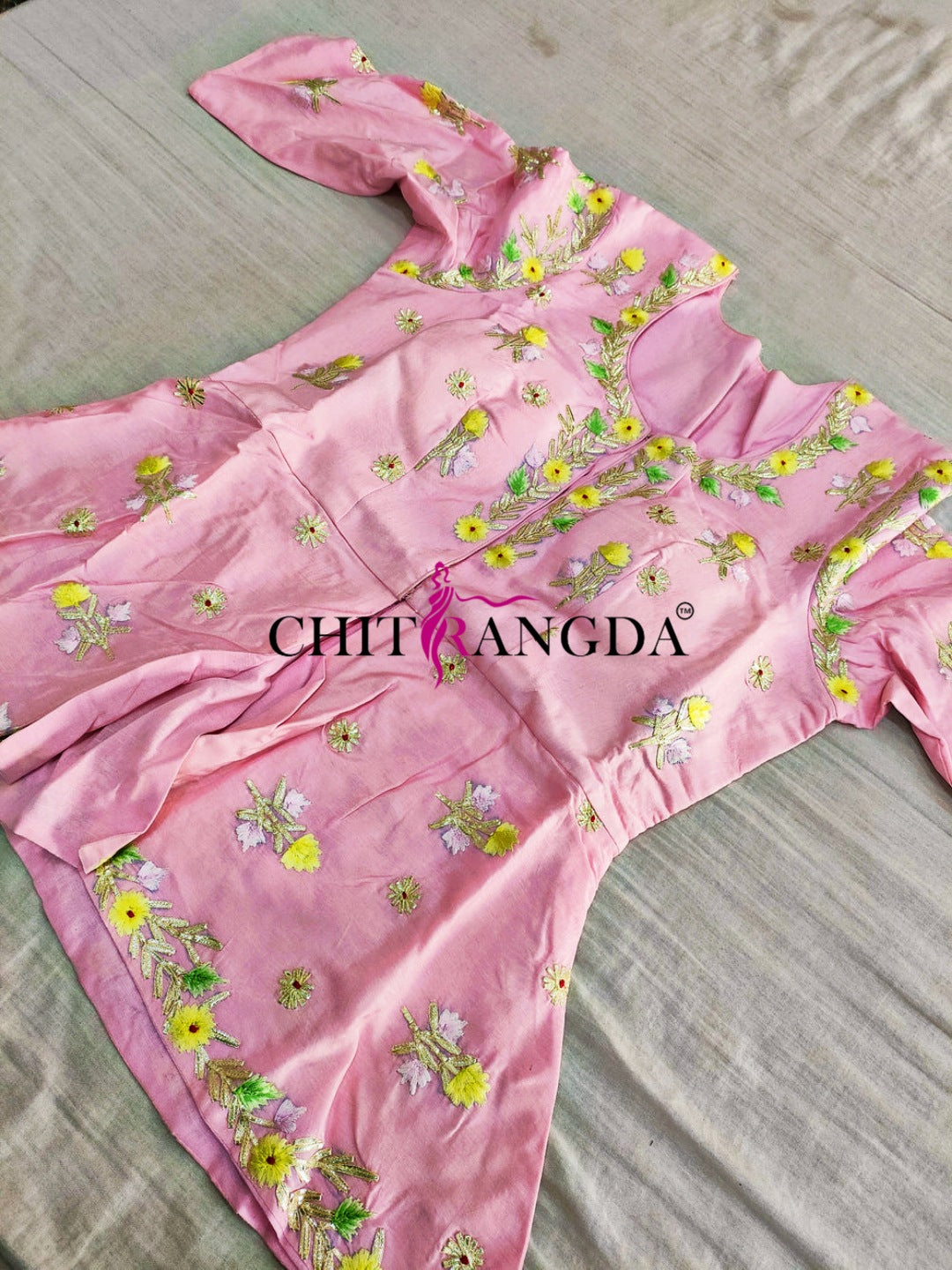 139002 सेलिब्रिटी डिजाइनर गोटा वर्क साड़ी पेप्लम स्टाइल स्टिच ब्लाउज के साथ