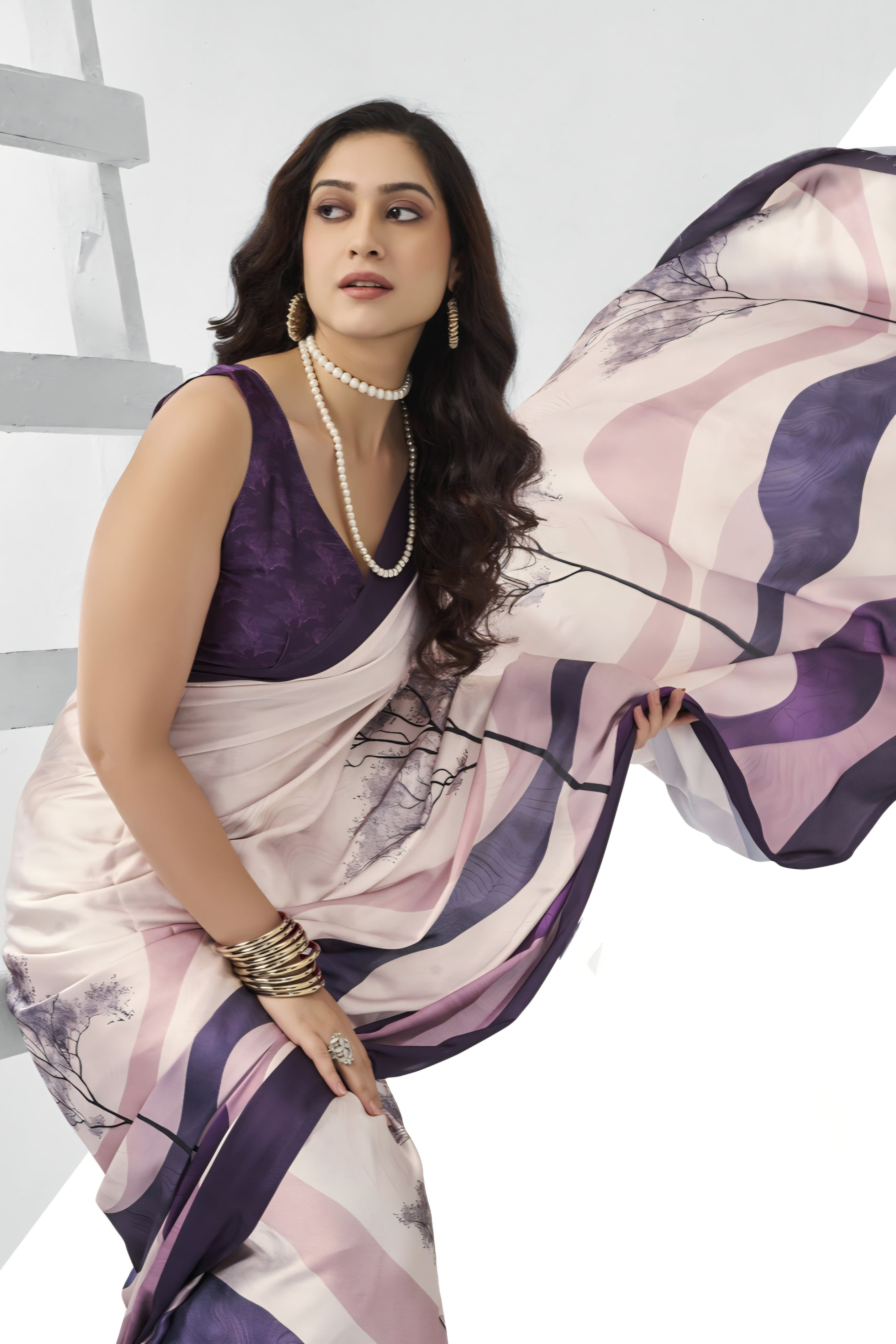 698008 फ्लावर प्रिंट इटैलियन क्रेप सिल्क साड़ी 