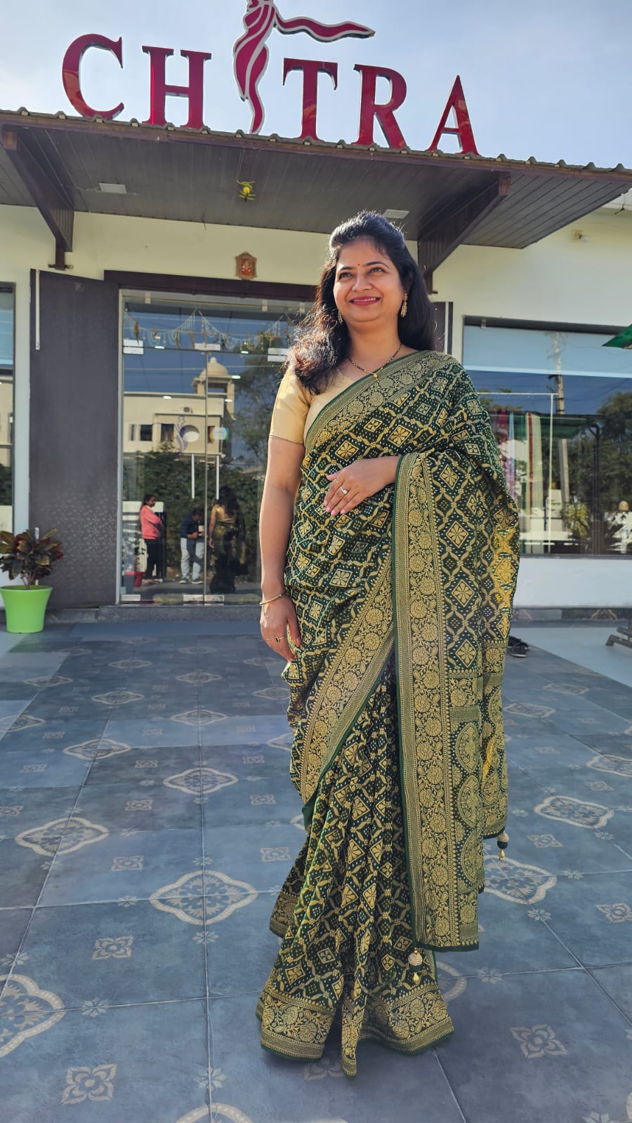 521003 प्रीमियम बंधनी घाटचोला साड़ी - हरा