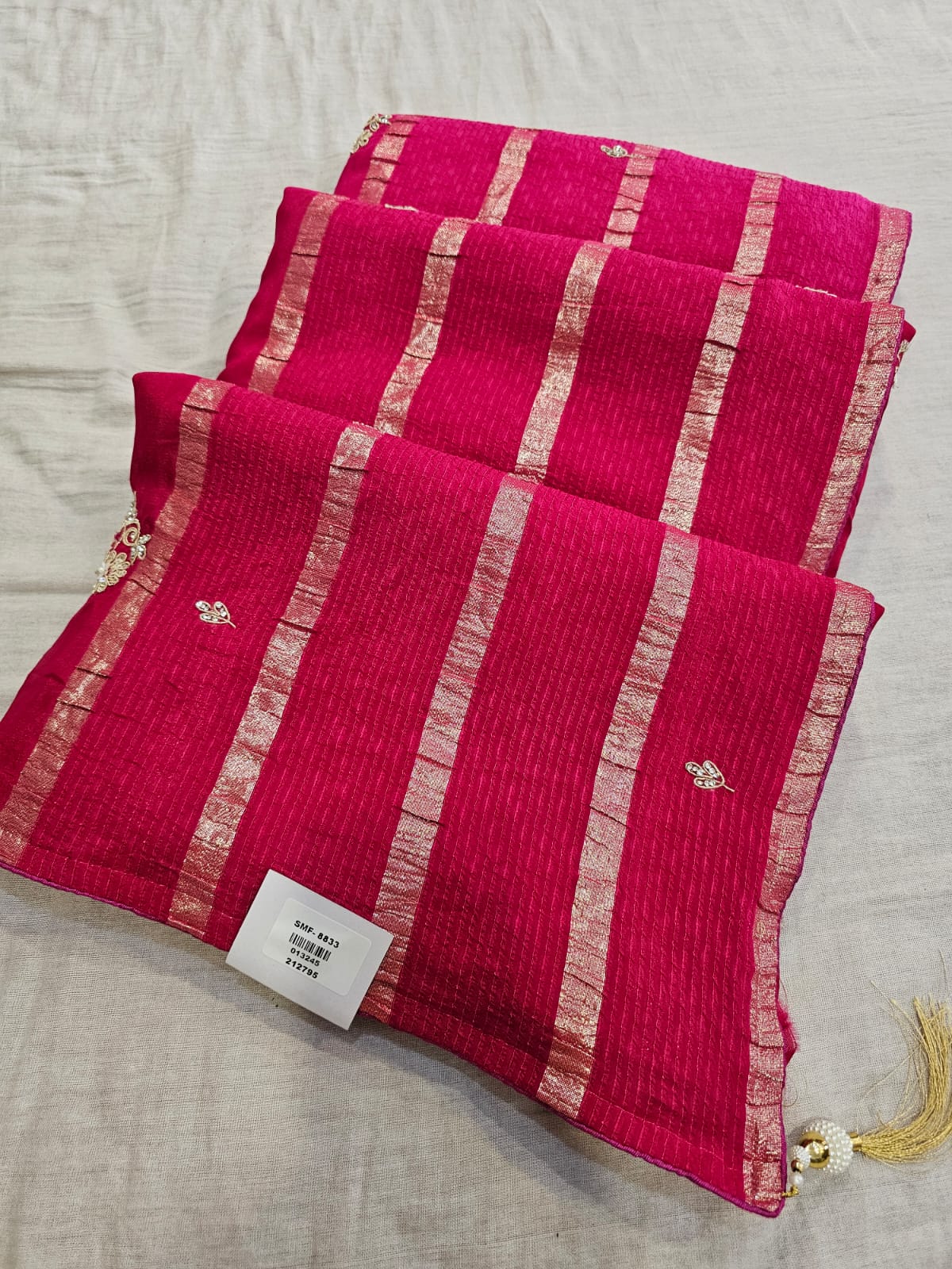 779003 Premium Chinon Crush Silk Saree With Designer Colorful Pallu and Hand Wrok (712001) rani