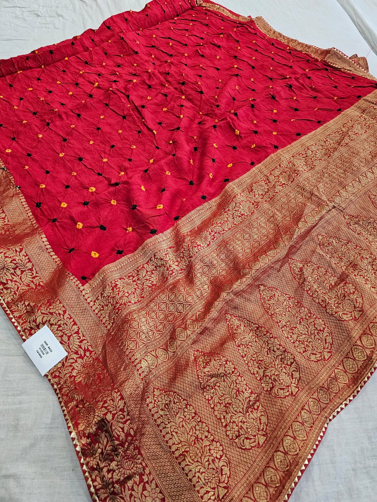 780018 Original Rajasthani Hand Bandhani Saree with Zari Work (711001) - Red