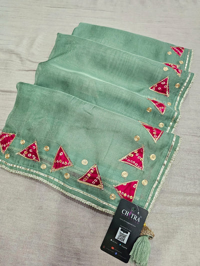 665005 फैंसी डिजाइनर सेमी पार्टी वियर साड़ी बांधनी ब्लाउज के साथ - हरा