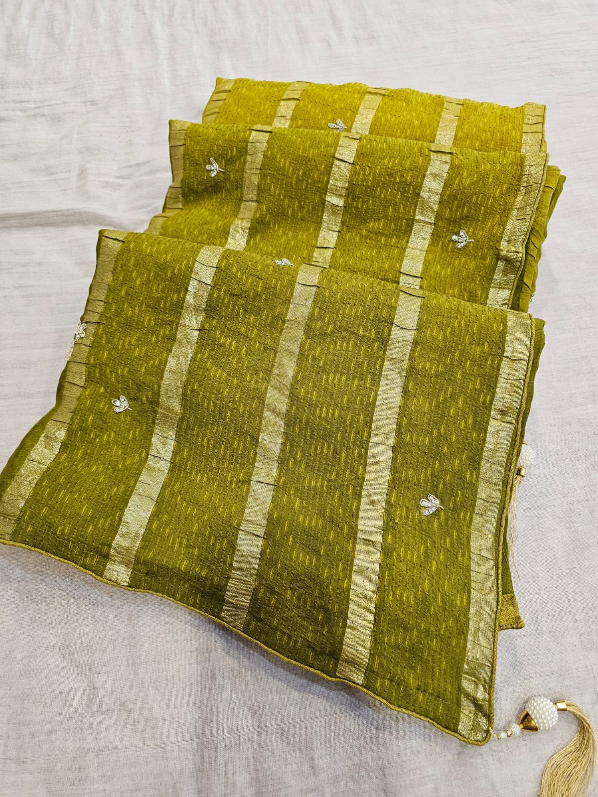 779003 Premium Chinon Crush Silk Saree With Designer Colorful Pallu and Hand Wrok (712001) green