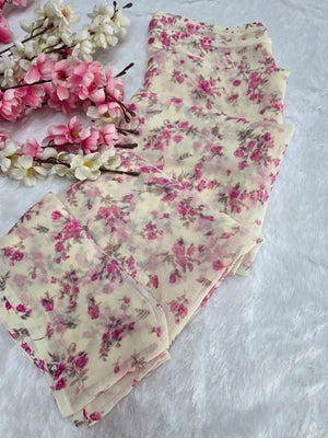 CA1466 Lightweight Elegant Semi Chiffon Flower Print Saree - Pink