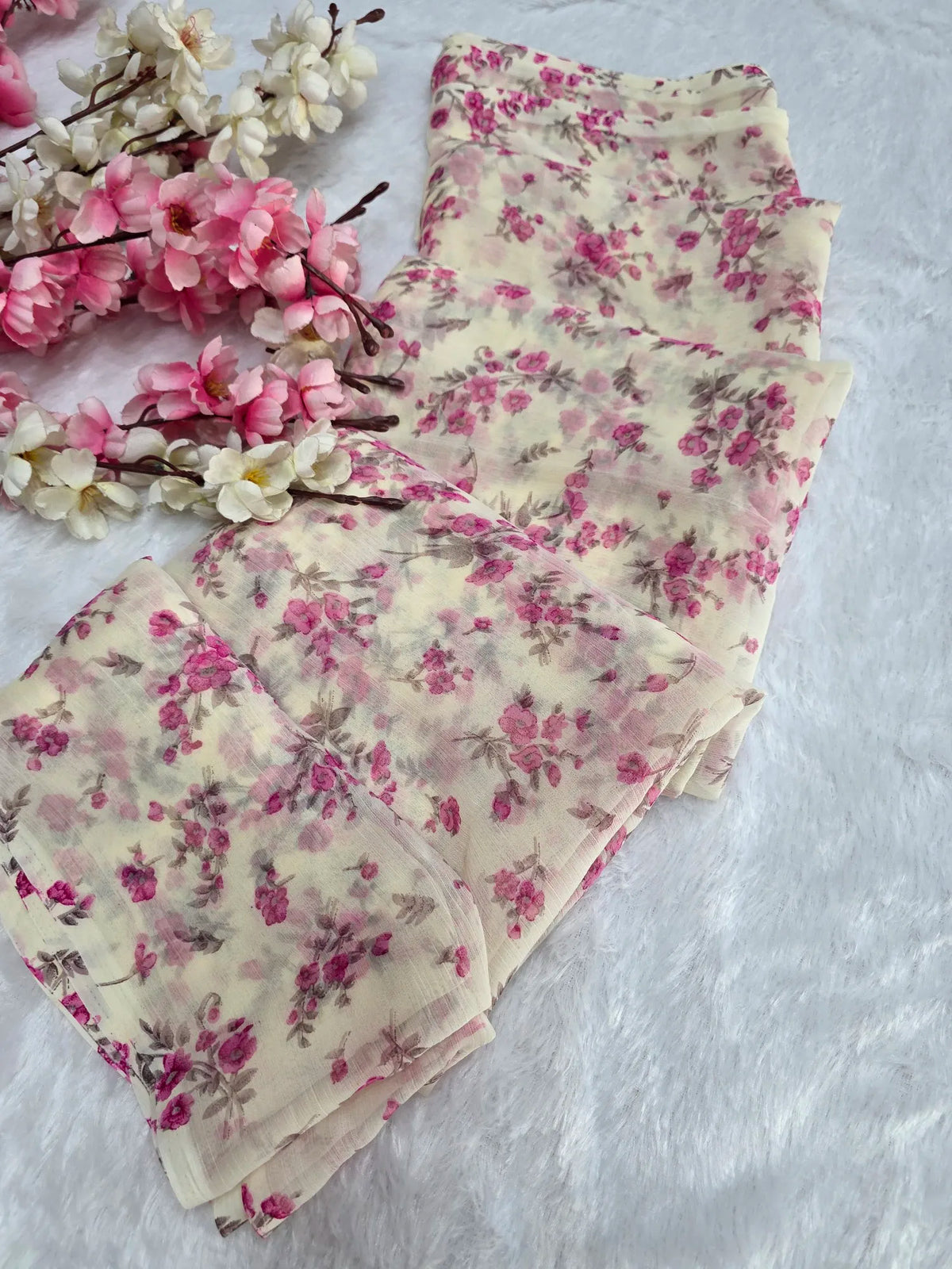 CA1466 Lightweight Elegant Semi Chiffon Flower Print Saree - Pink
