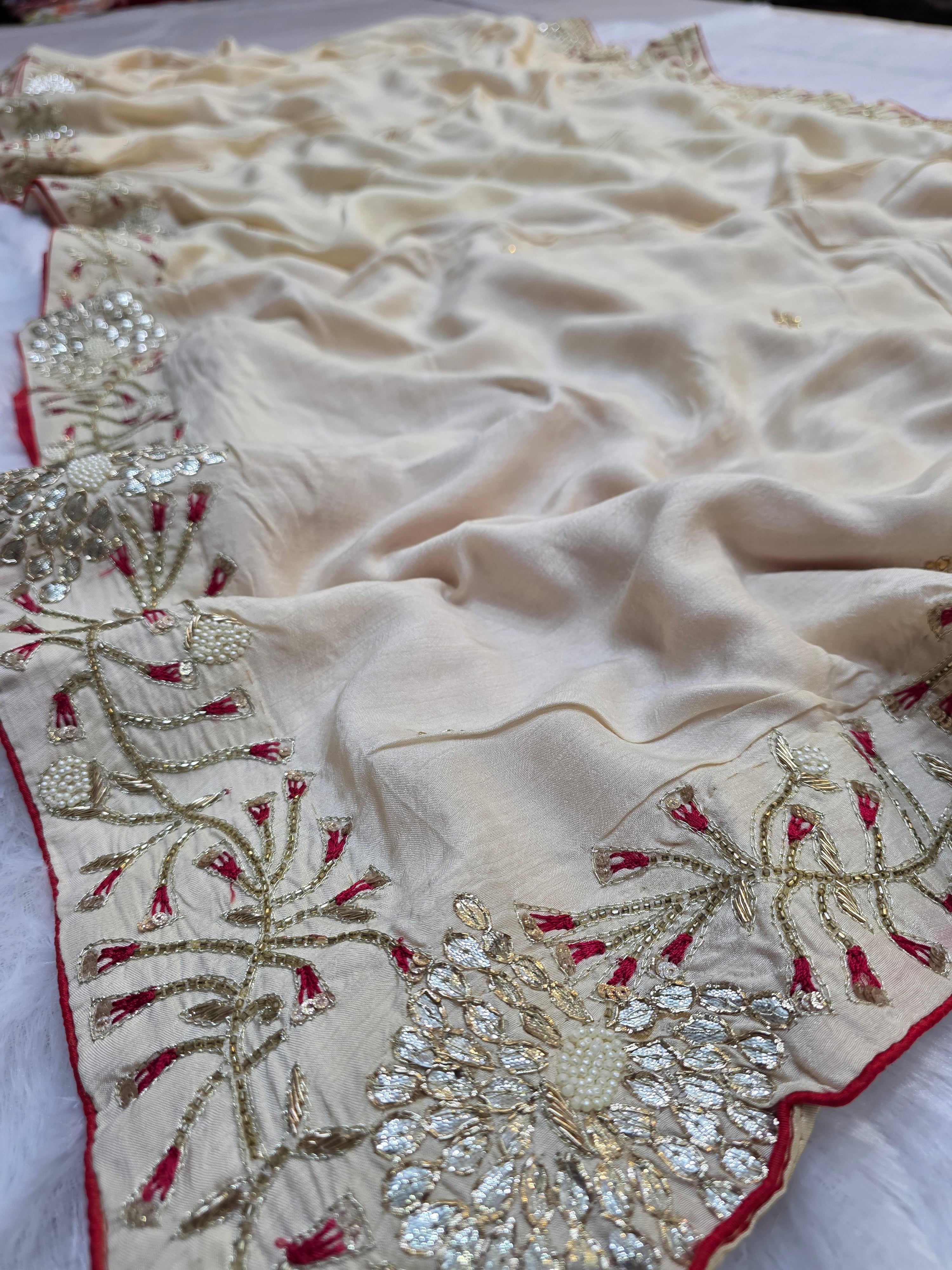 683007 रॉयल राजस्थानी गज्जी सिल्क मल्टी कलर राजस्थानी बंधनी साड़ी गोटा और ज़री वर्क के साथ