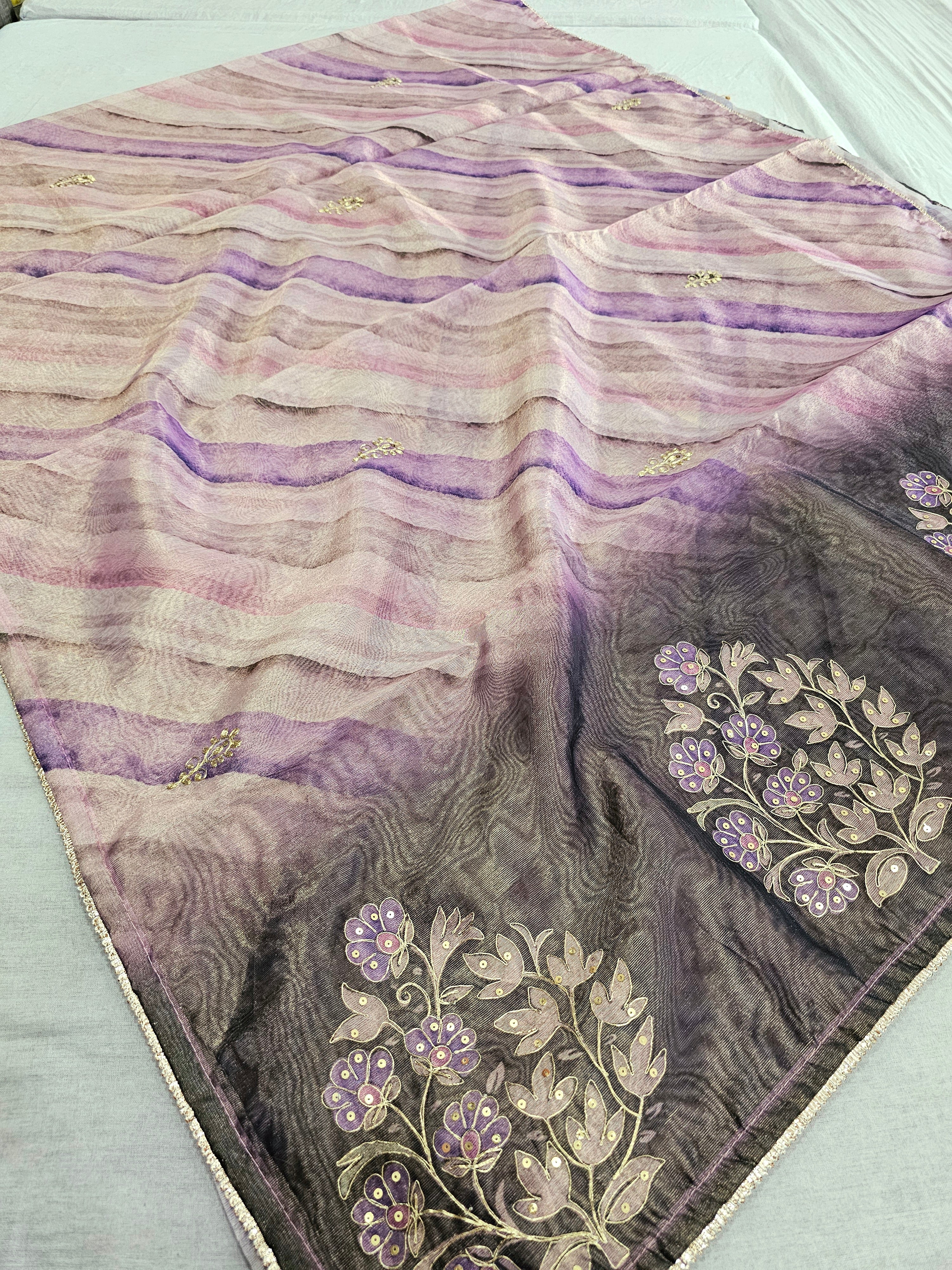 479005 डिज़ाइनर पार्टी वियर शेडेड लहरिया ज़री वर्क के साथ - पिंक 1124 