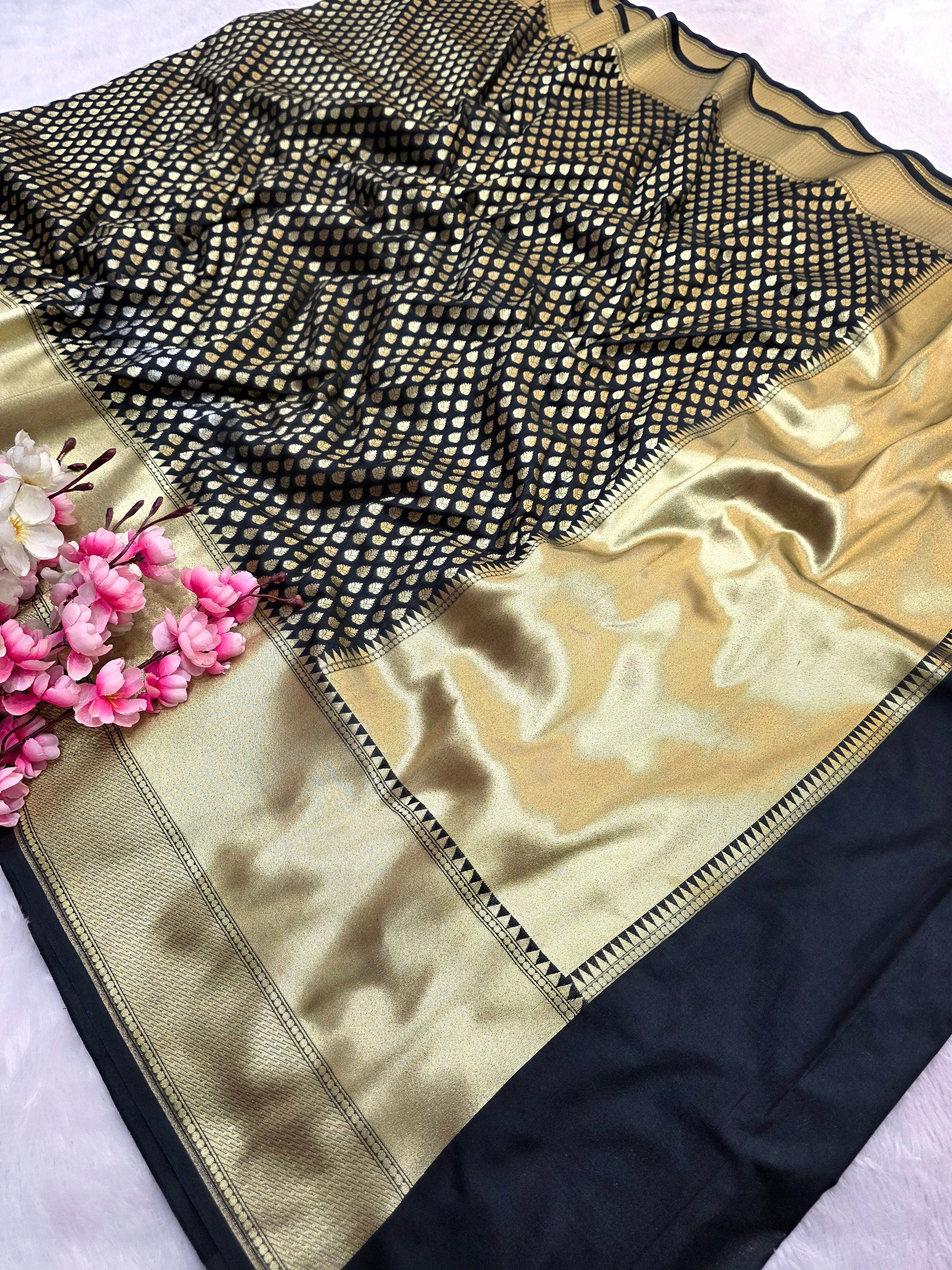 550004 Banarasi Soft Silk Saree With Zari Weaving