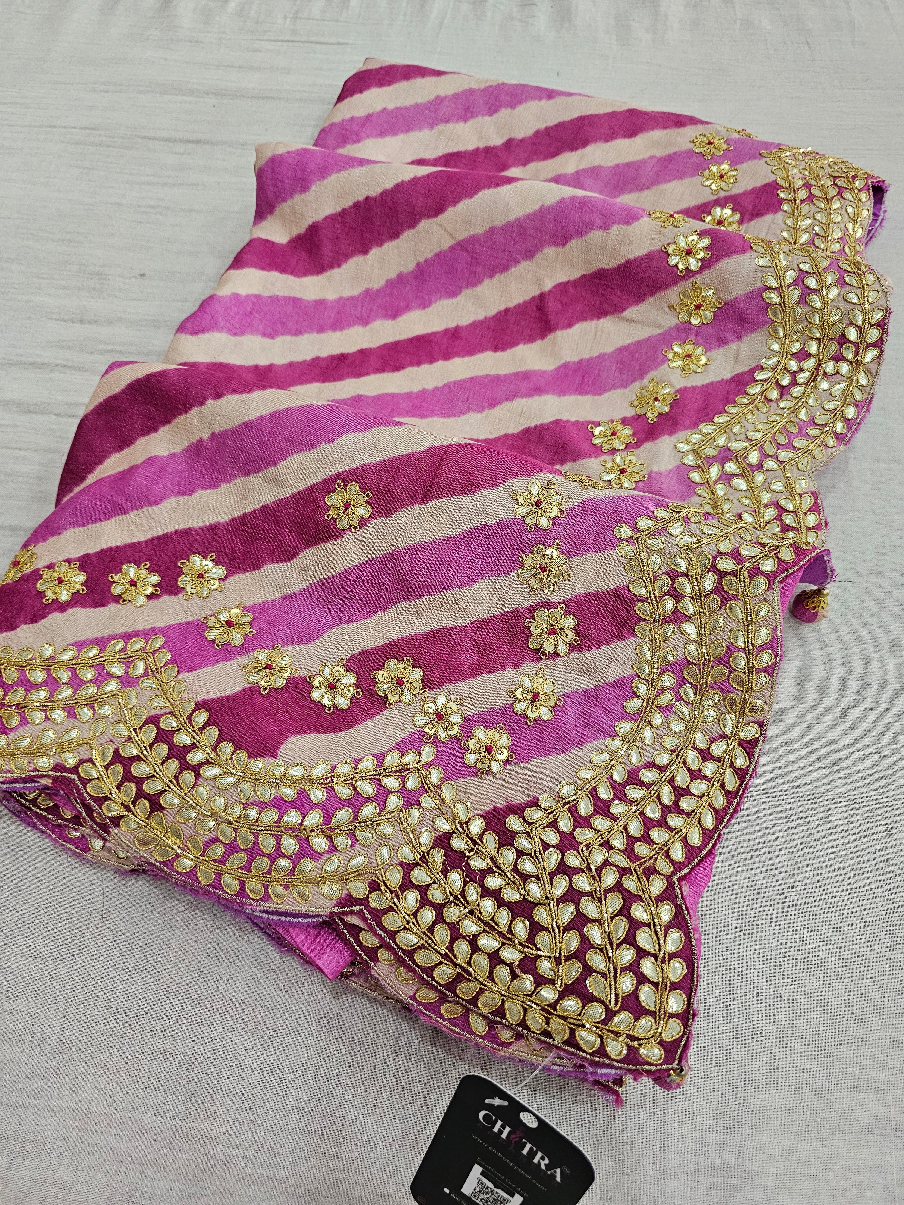 शुद्ध टसर सिल्क हाथ से बनी लेहरिया साड़ी प्रीमियम गोटापट्टी वर्क के साथ - 8837